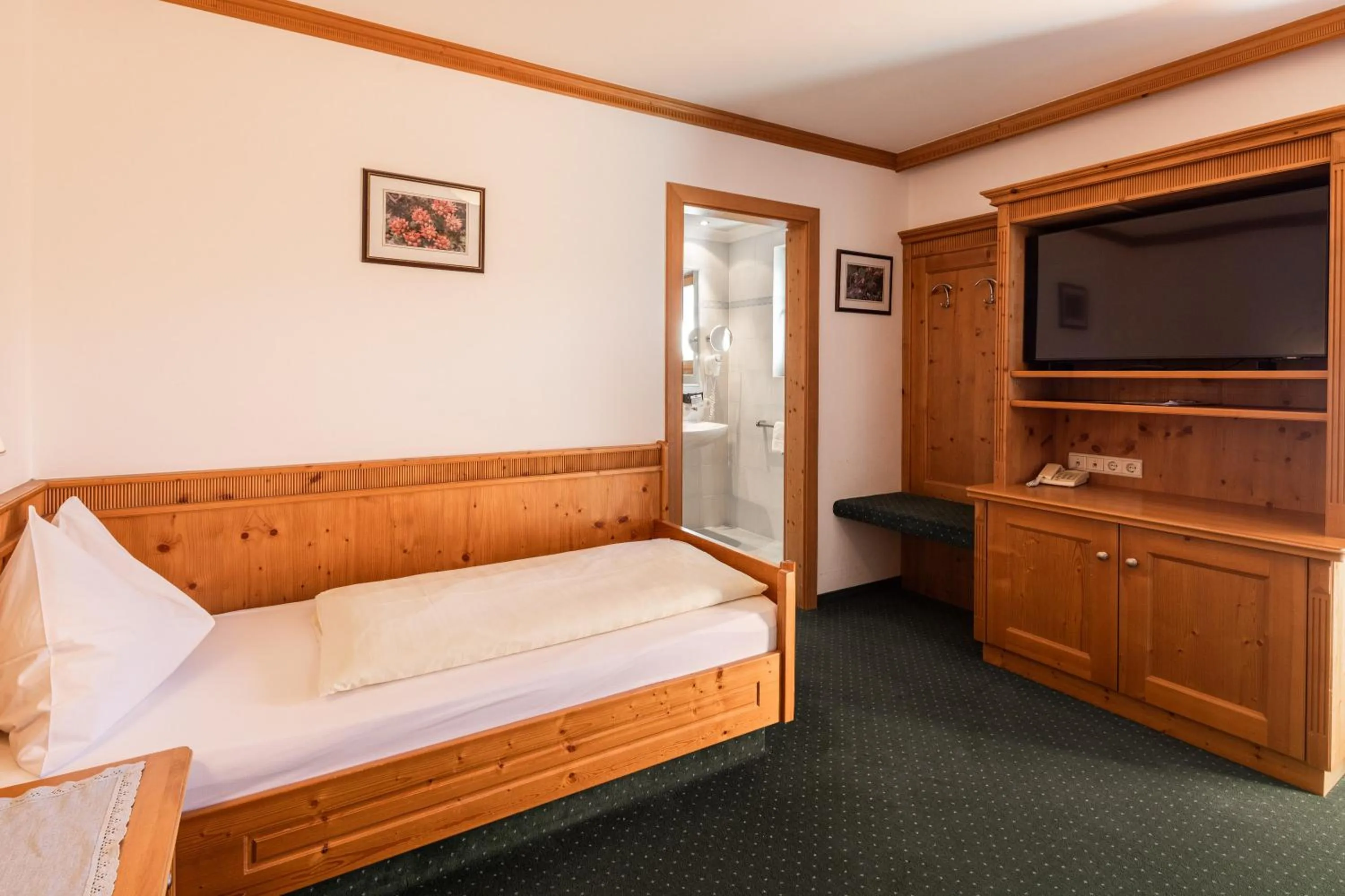 Bed in Hotel Sonnenhof