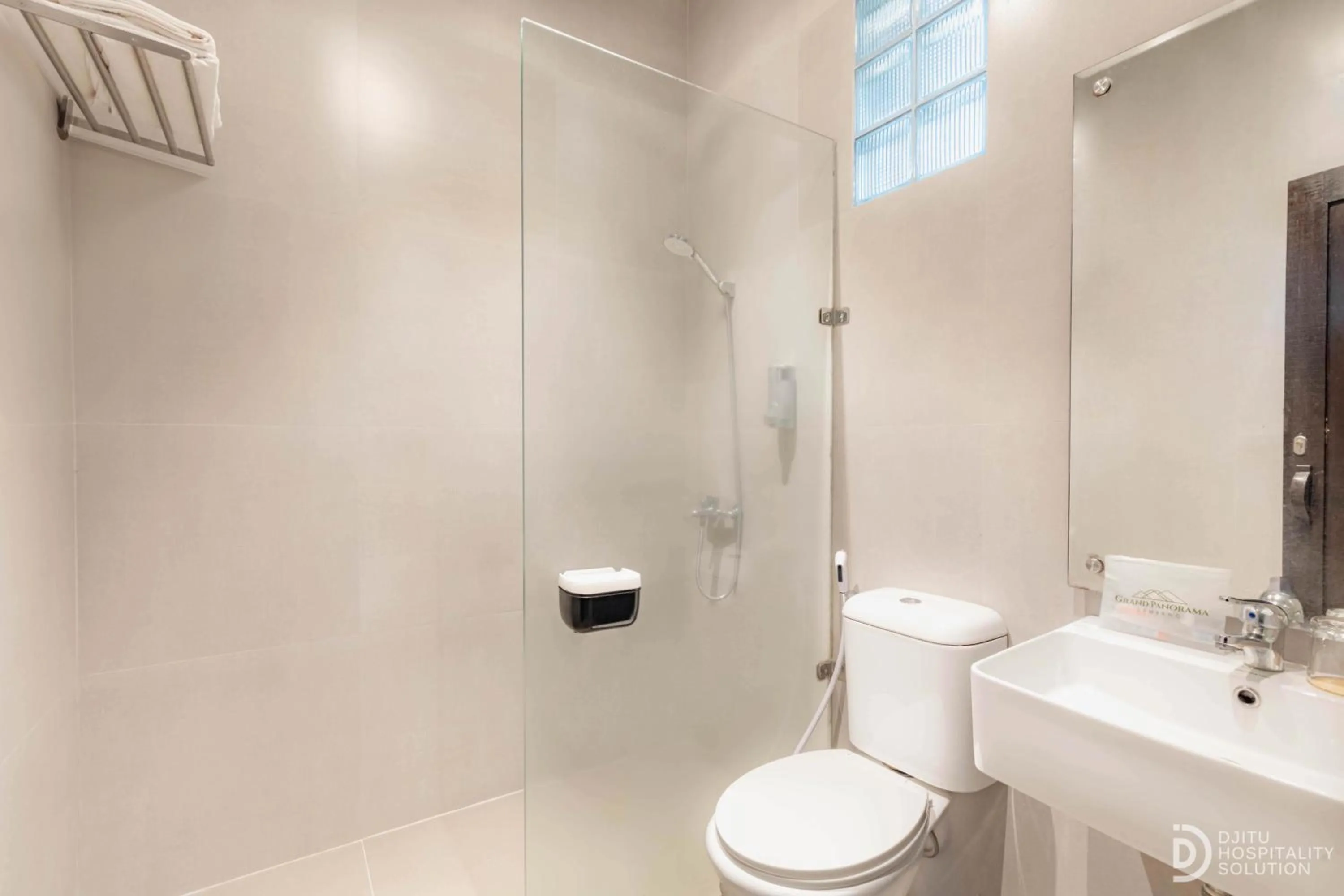 Bathroom in Hotel Grand Panorama Lembang