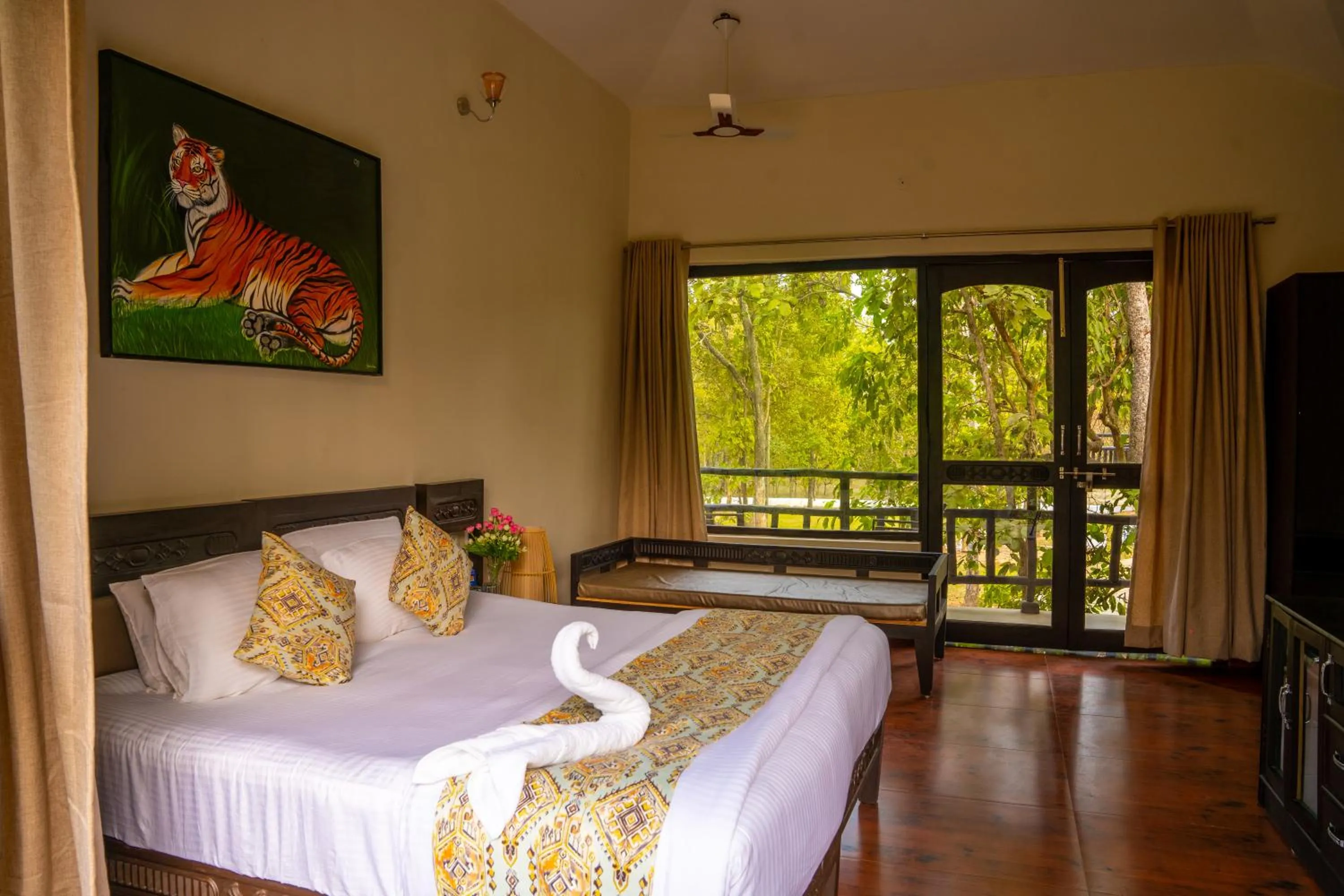 Bed in Citrus Prime Kanha Resort and Villas
