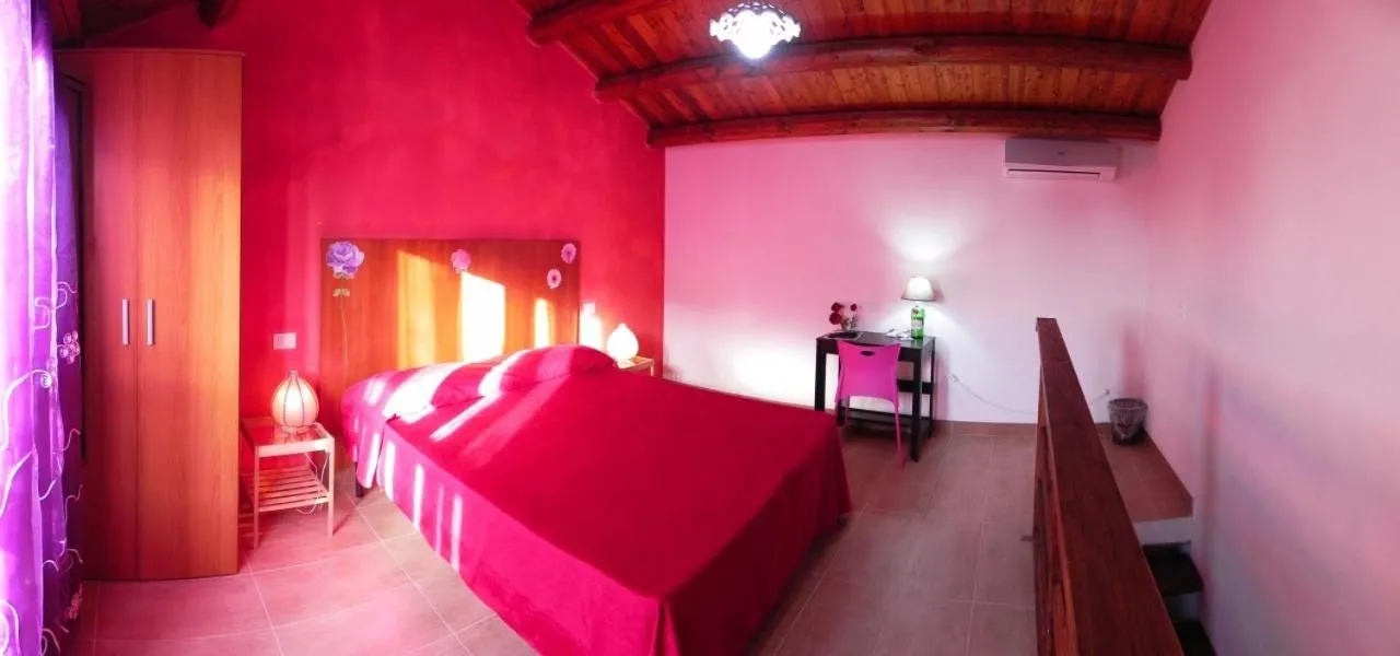 Photo of the whole room, Bed in Donnaciccinatrapani