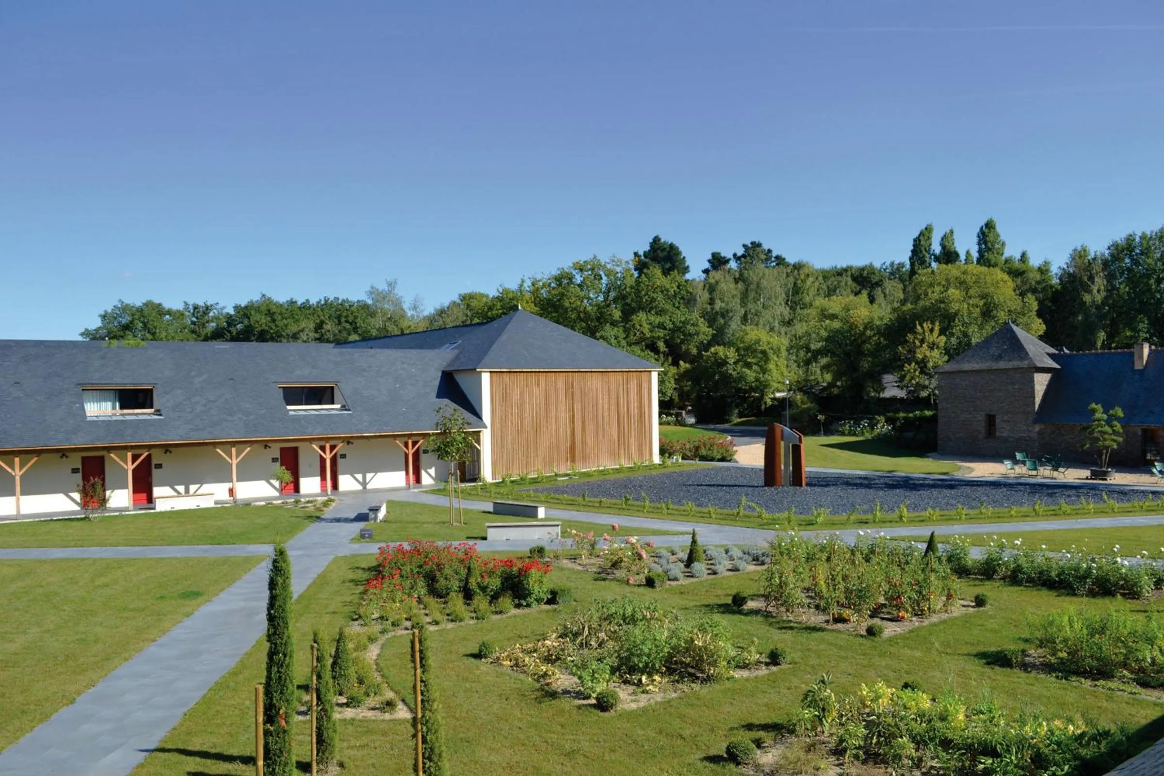 Property building in Loire & Sens