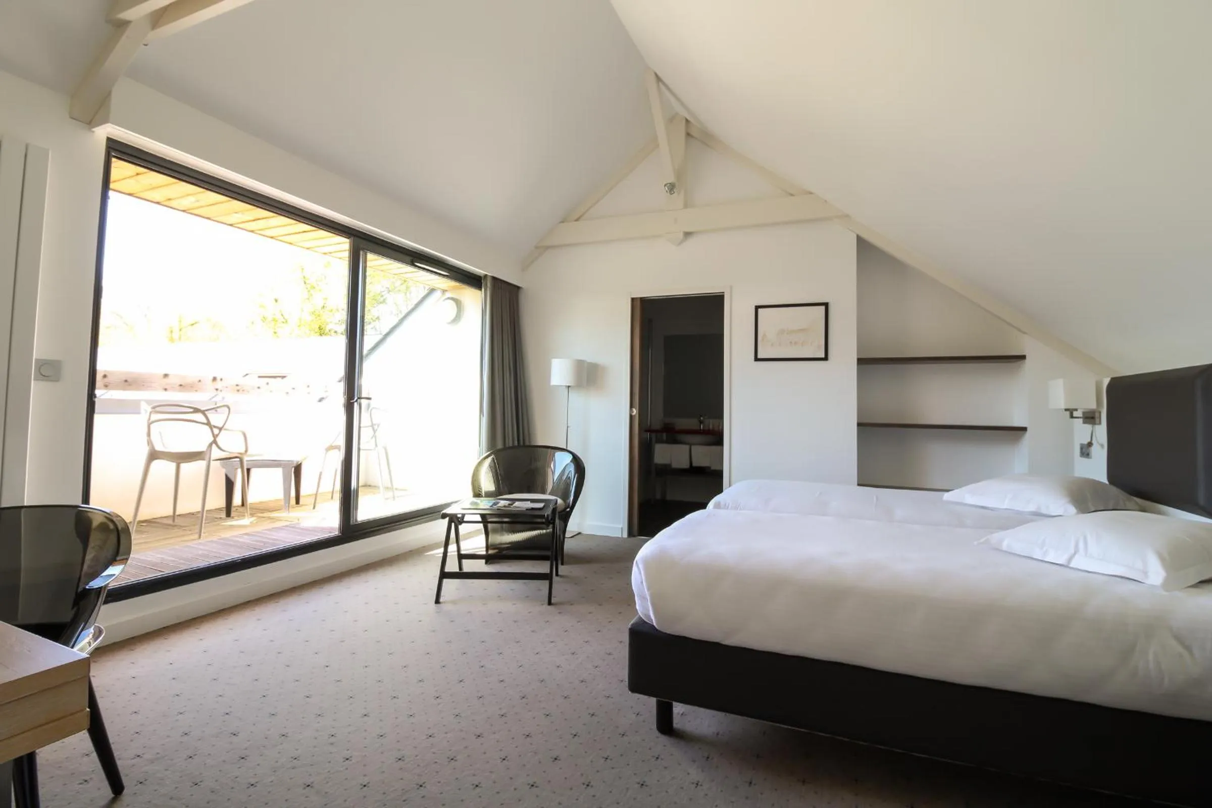 Bed in Loire & Sens