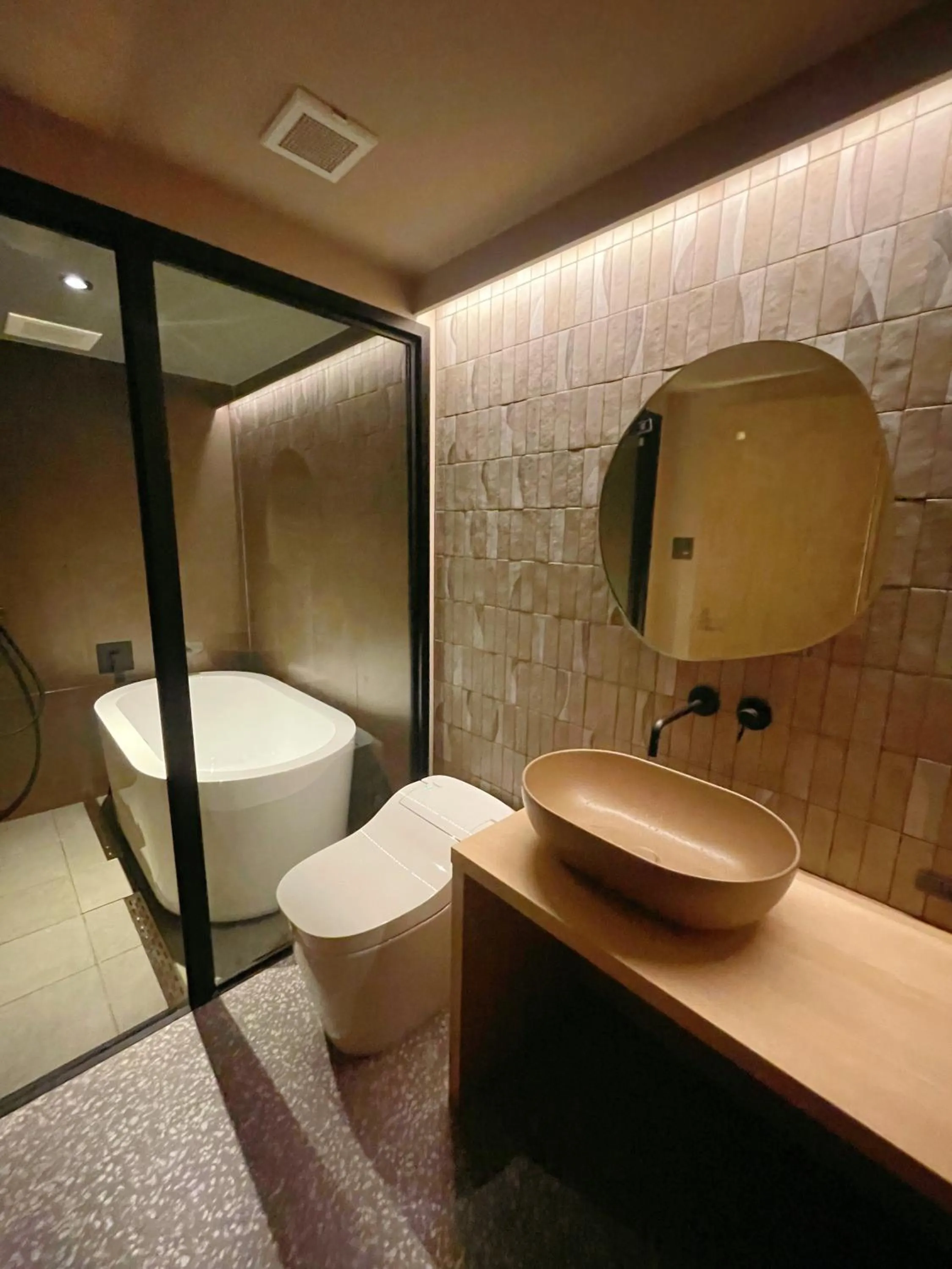 Shower in HOTEL KANMA UENO