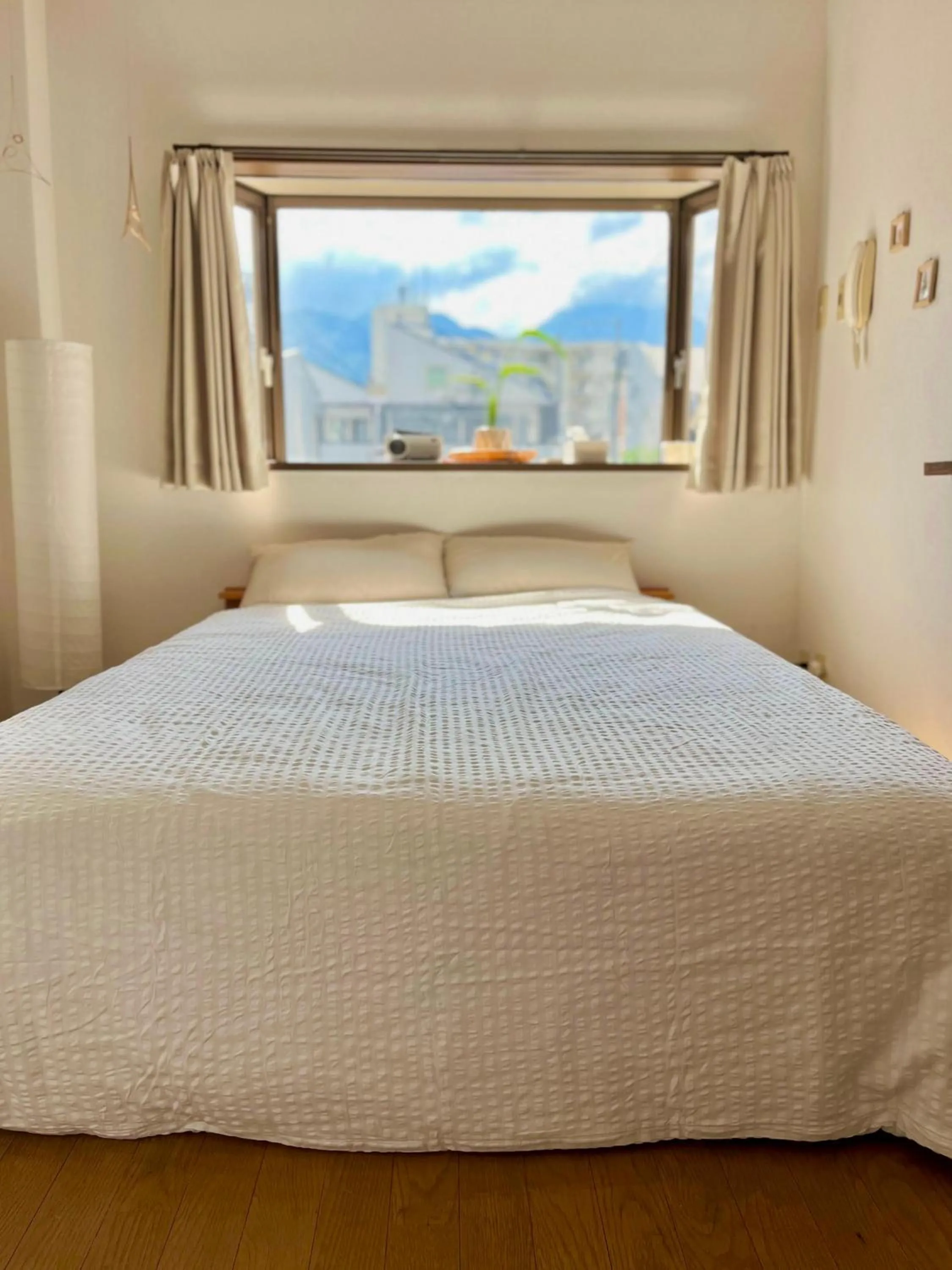 Bed in ᛃ 眠りの癒 ᛃ Cozy Apt In The Heart of Beppu 201