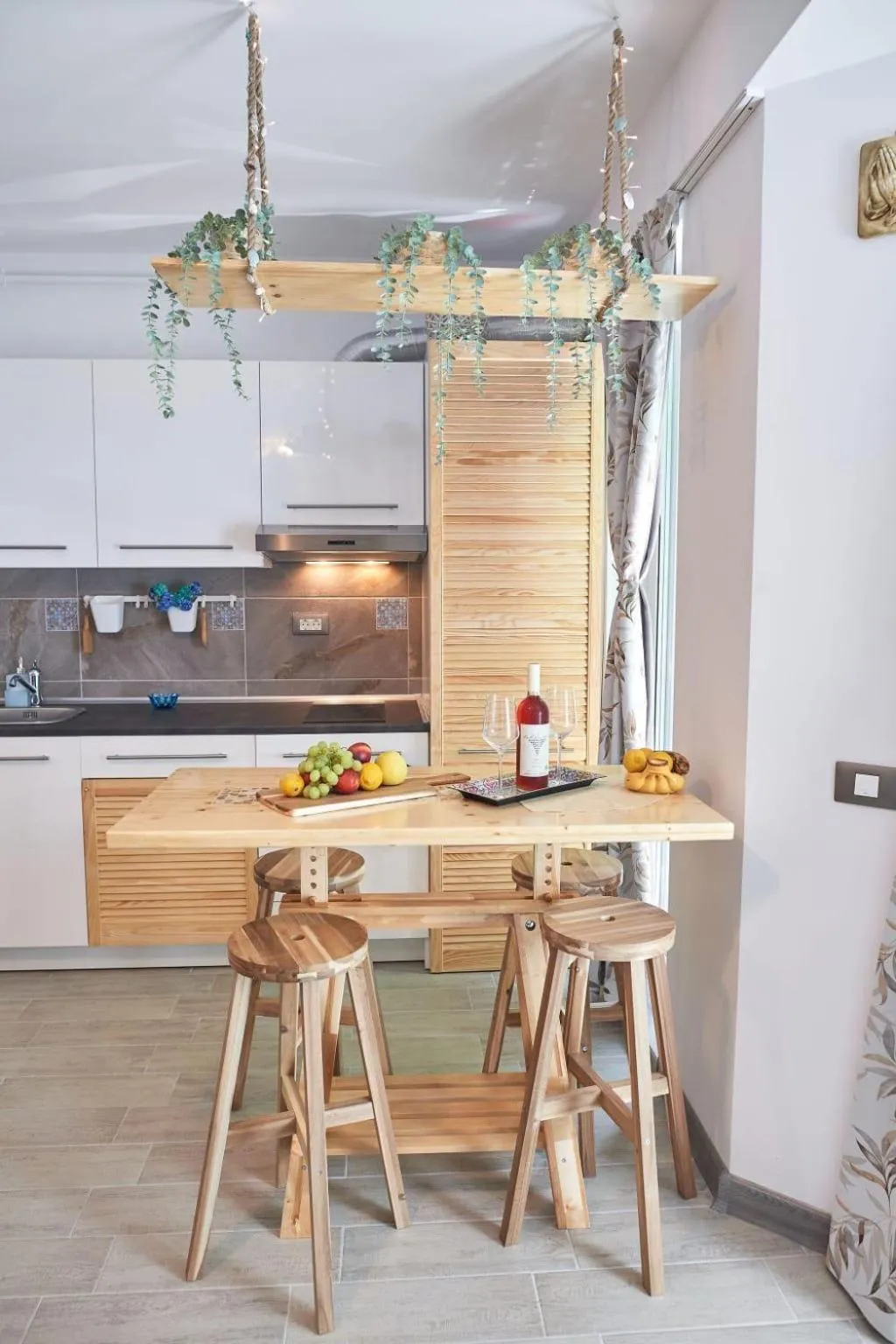 Kitchen or kitchenette in Luxuri by Alz