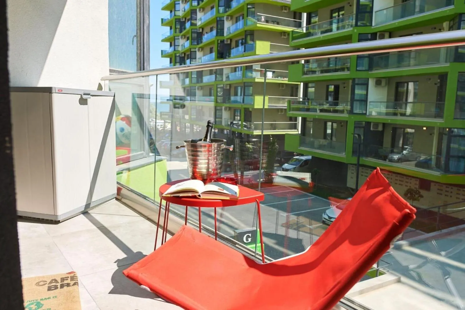 Day in Luxuri by Alz