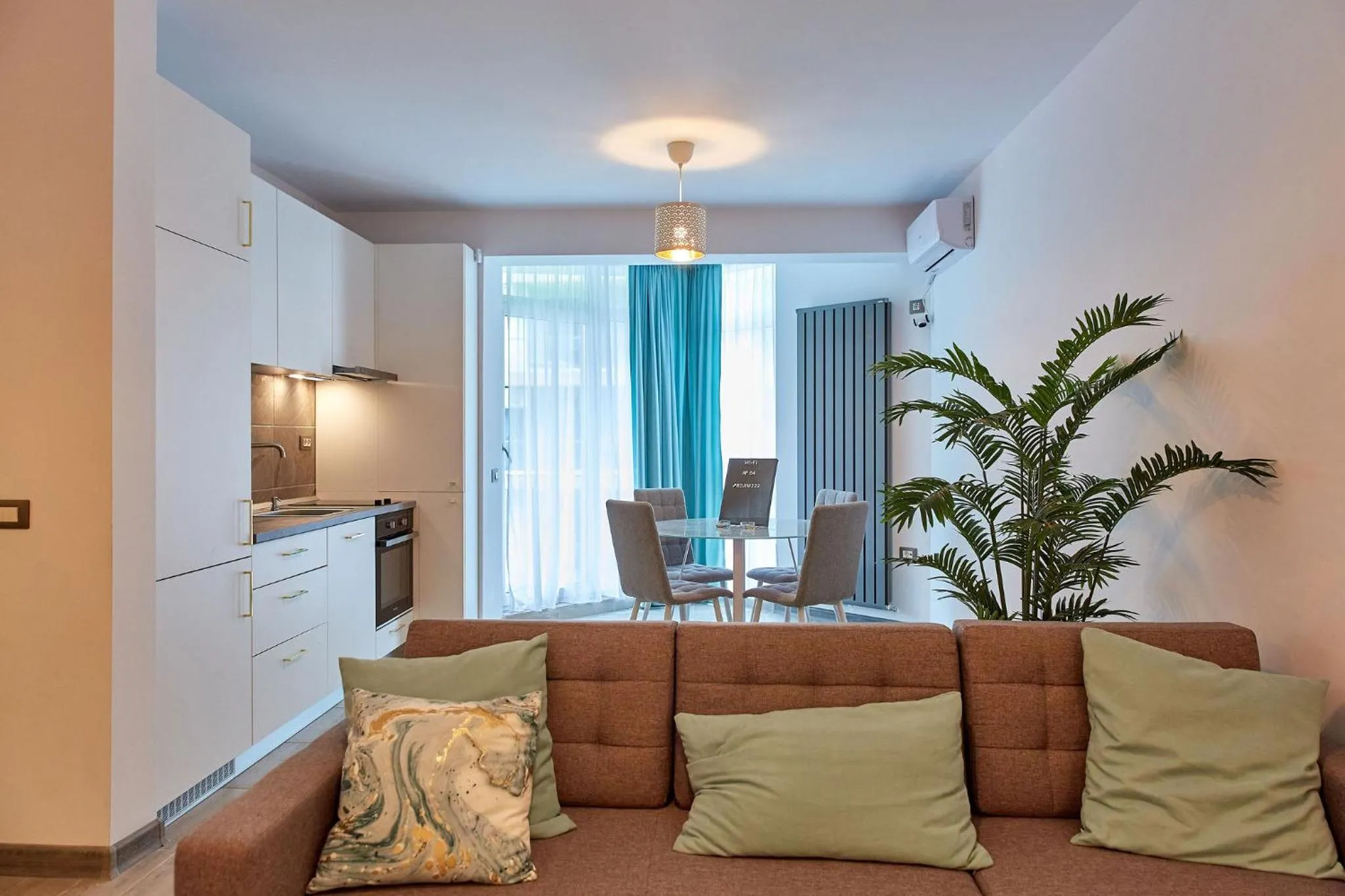 Kitchen or kitchenette in Luxuri by Alz