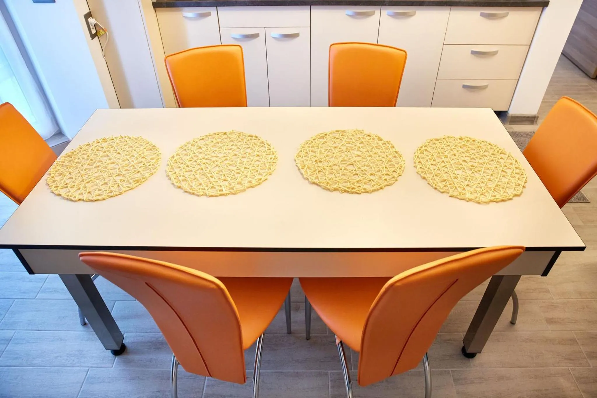 Dining area in Luxuri by Alz