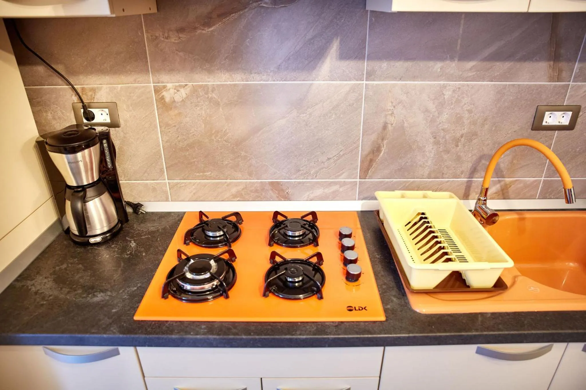 Coffee/tea facilities in Luxuri by Alz