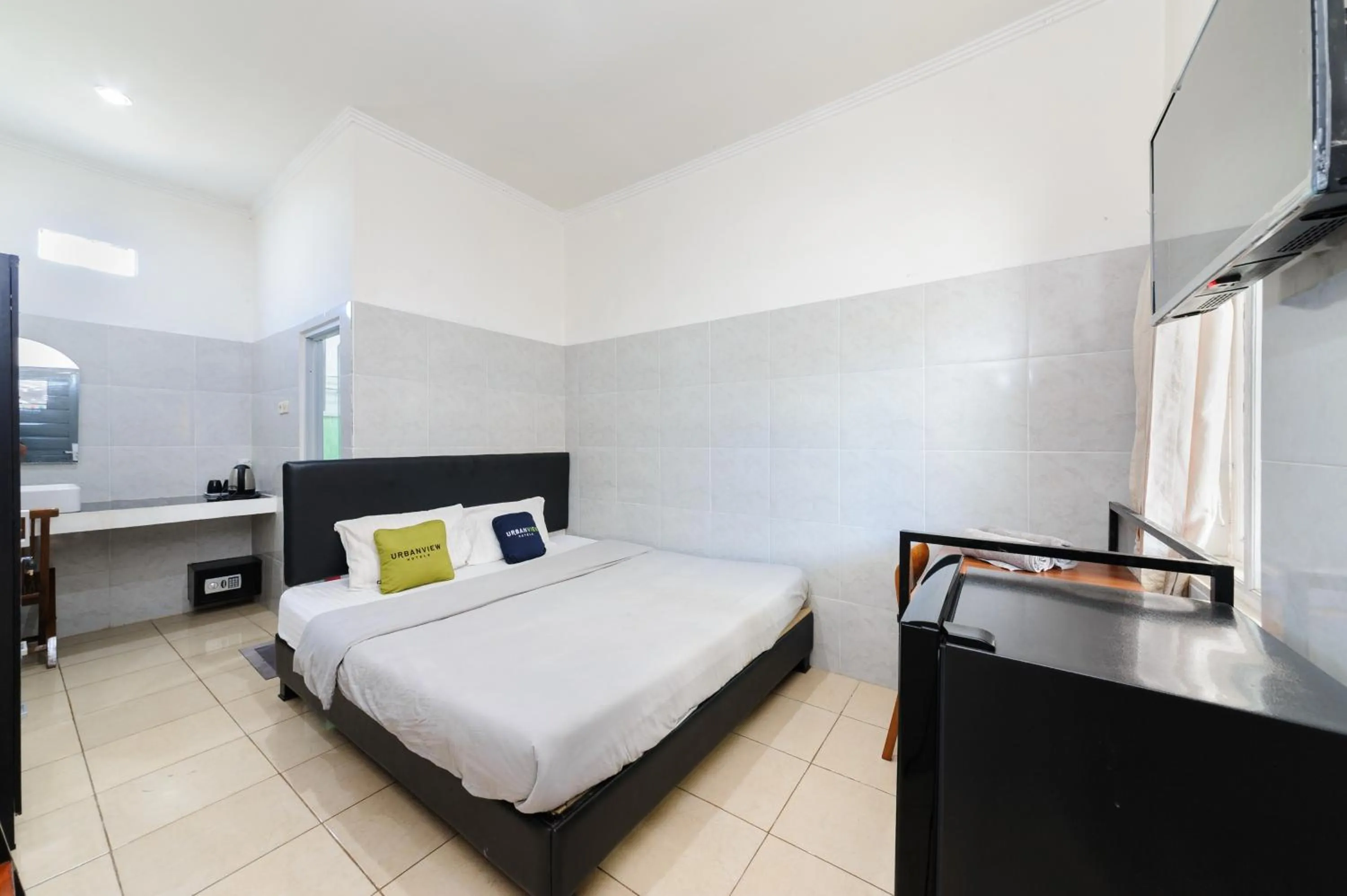 Bedroom, Bed in Urbanview Ava Guest House Goa Gong