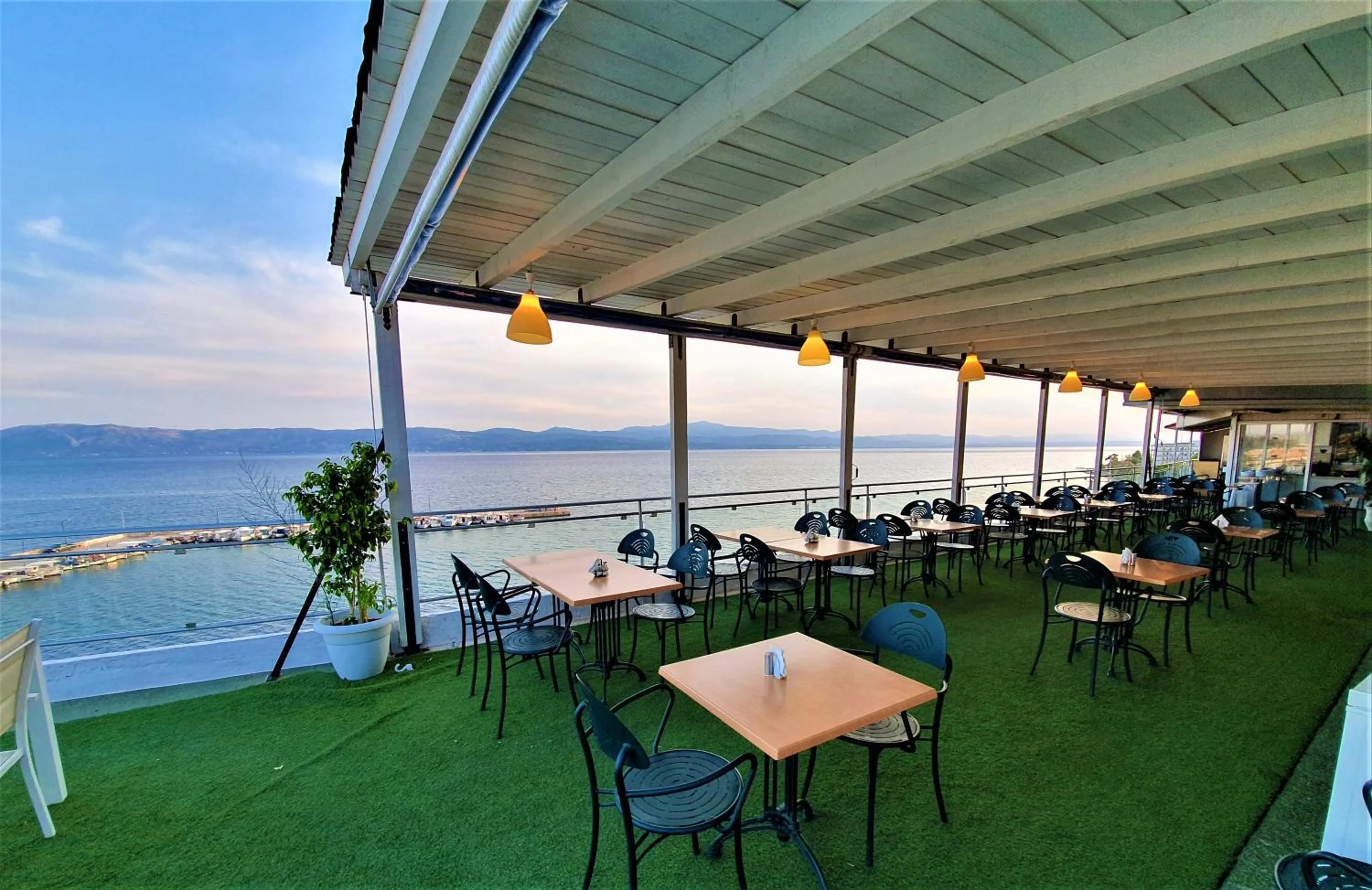 Restaurant/places to eat in Porto Evia Boutique Hotel