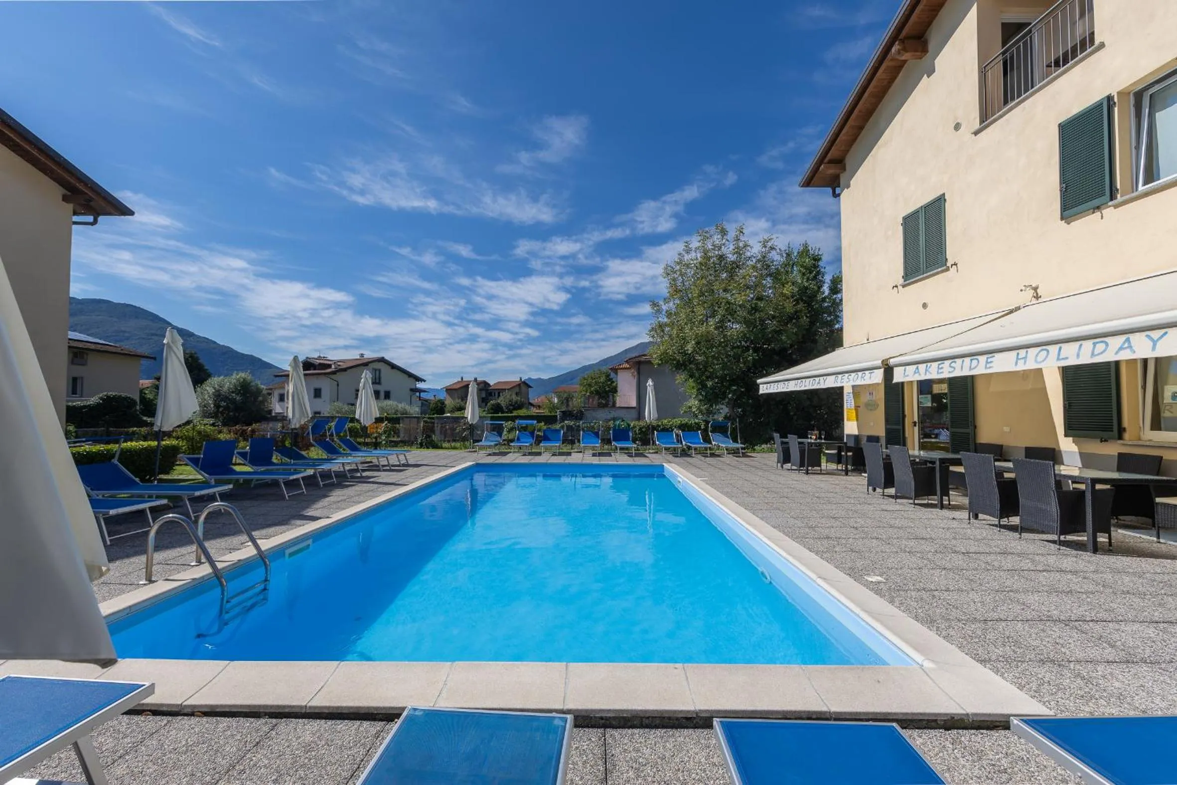Swimming pool in Lakeside Holiday Resort