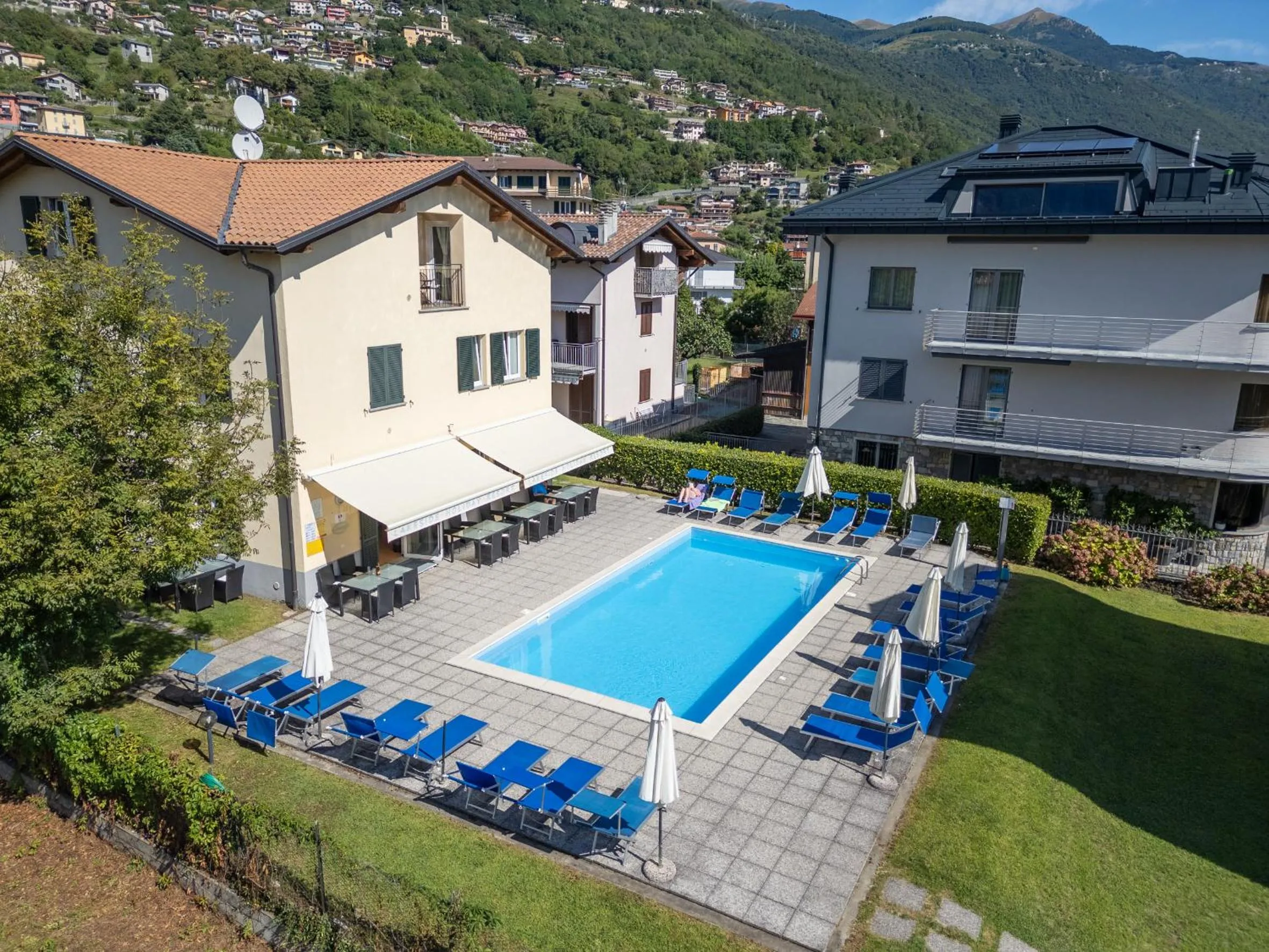 Pool view in Lakeside Holiday Resort