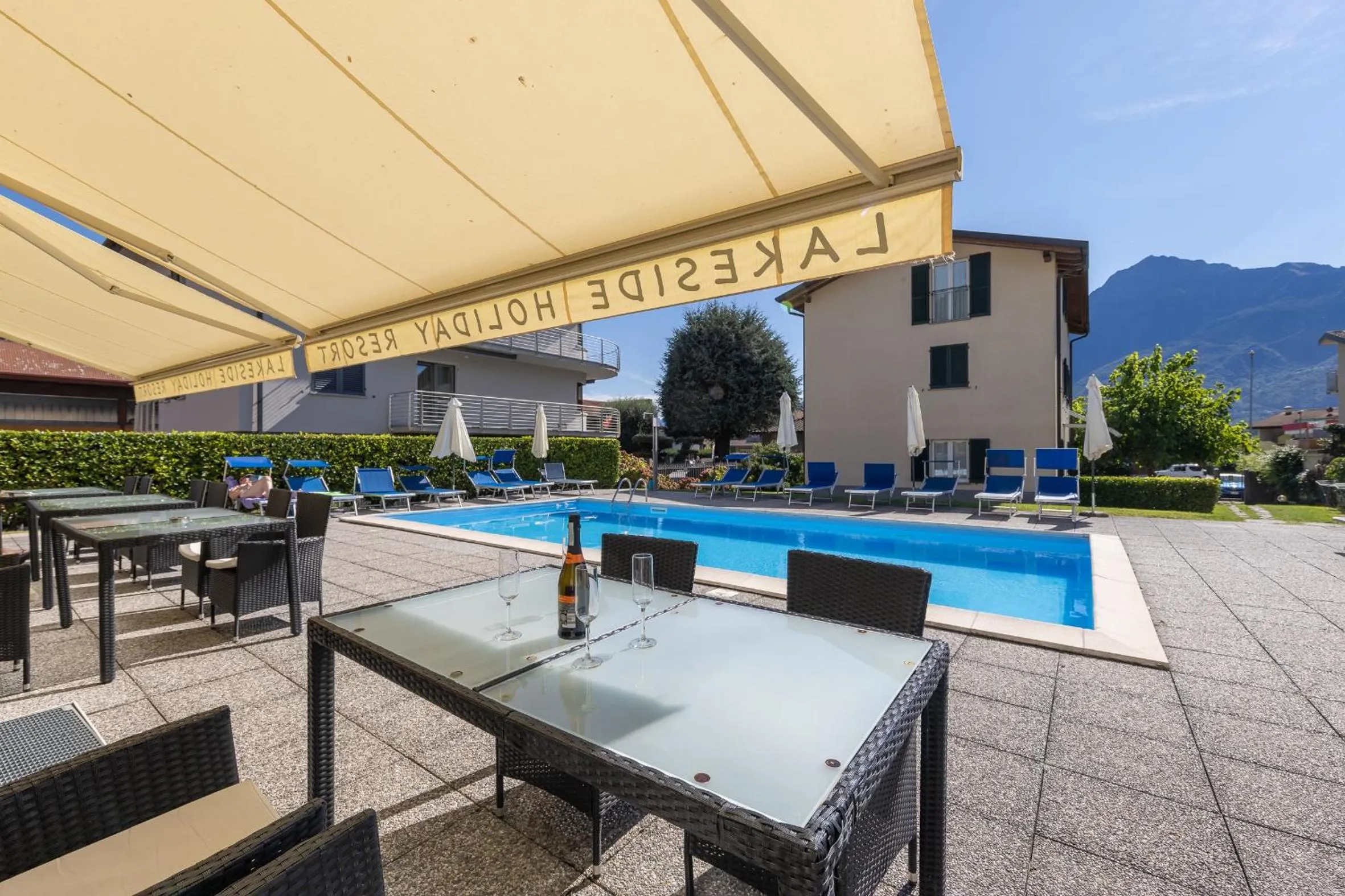 Swimming pool in Lakeside Holiday Resort