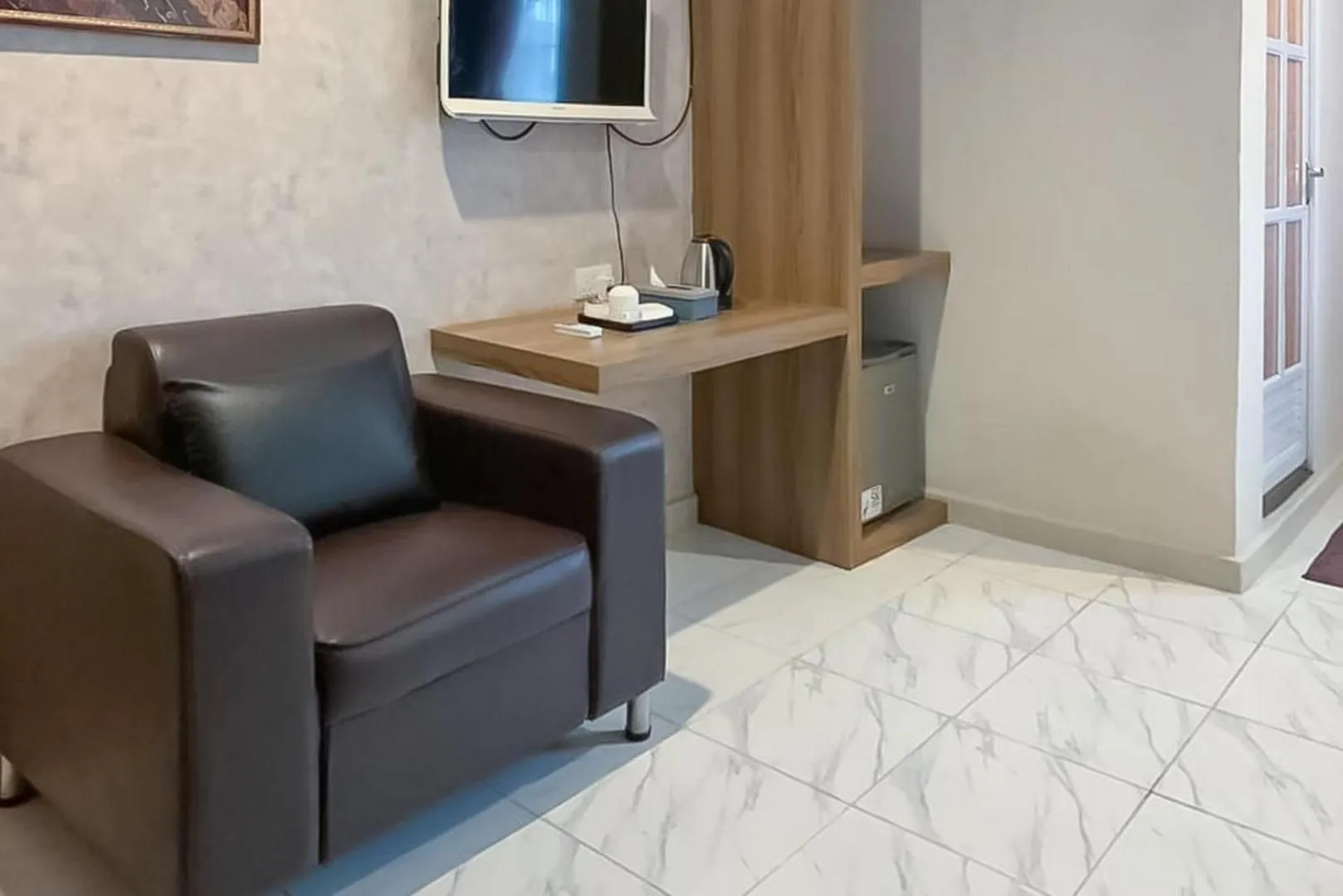 TV and multimedia in RedDoorz Syariah @ Jl D I Panjaitan Batu 7 Tanjung Pinang