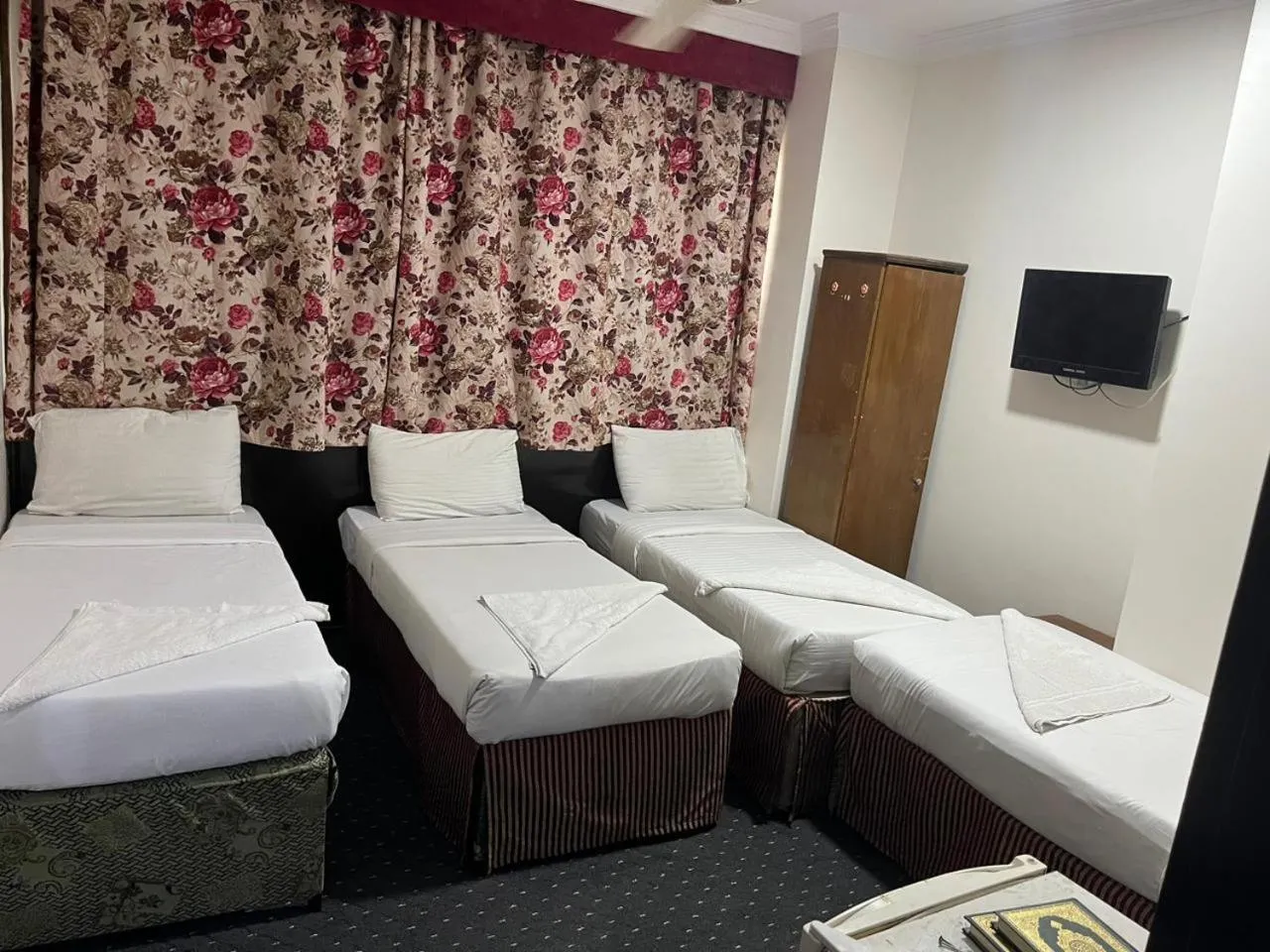 Bed in Hotel Burj Al Diyafa Mubarak