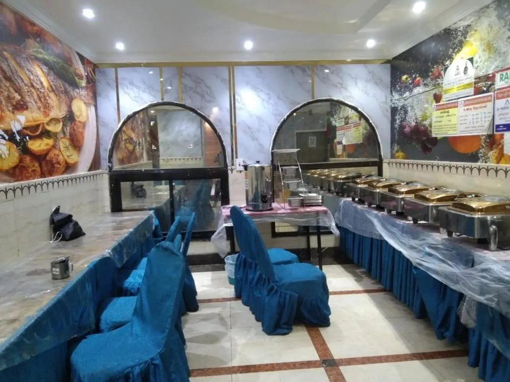 Restaurant/places to eat in Hotel Burj Al Diyafa Mubarak