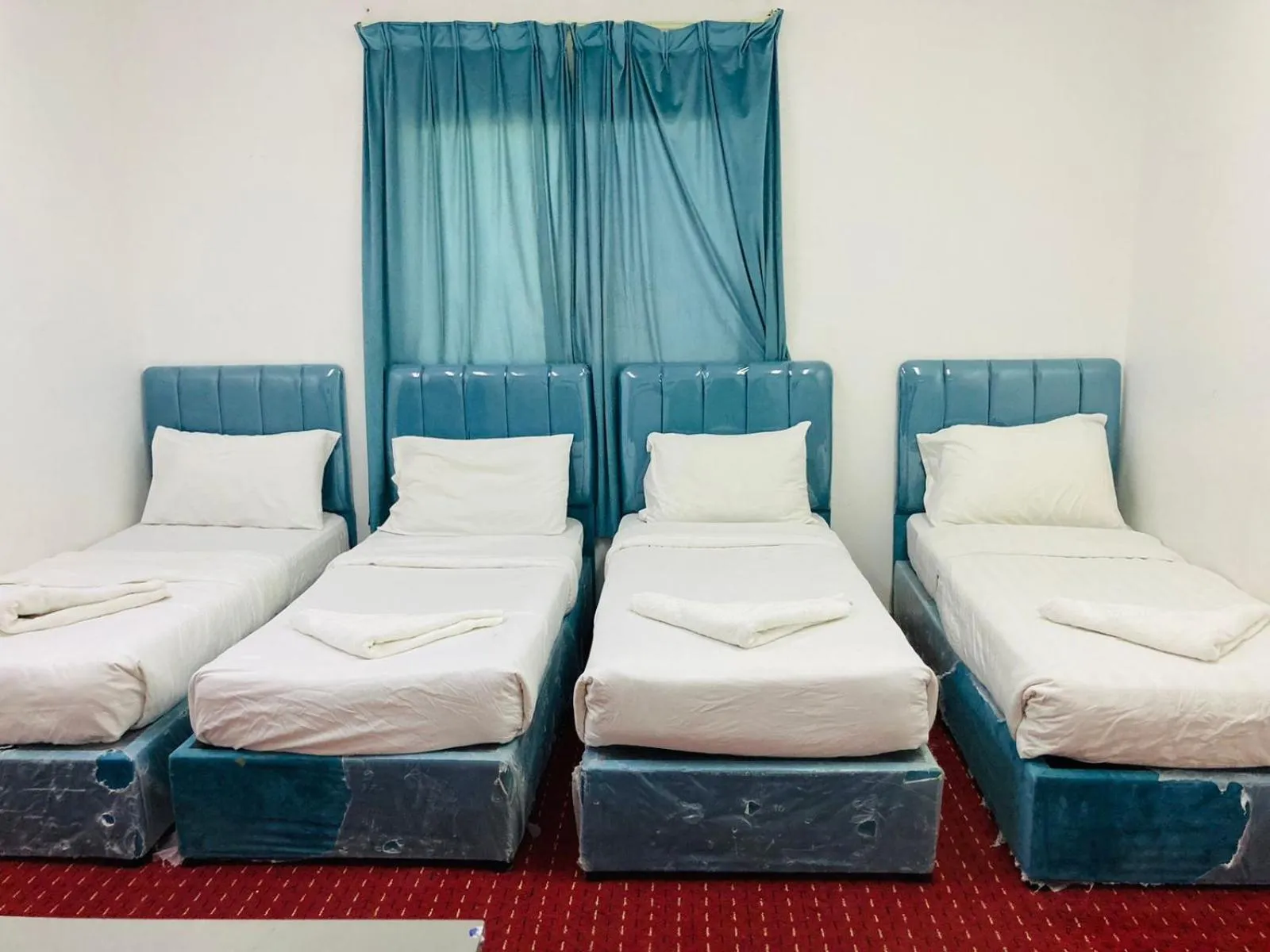 Bathroom, Bed in Hotel Burj Al Diyafa Mubarak