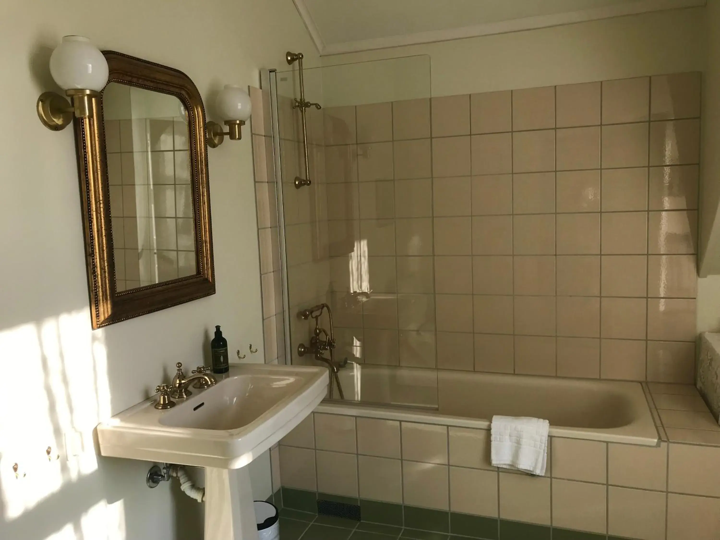 King Suite in Visnes Hotel Stryn King Suite in Visnes Hotel Stryn