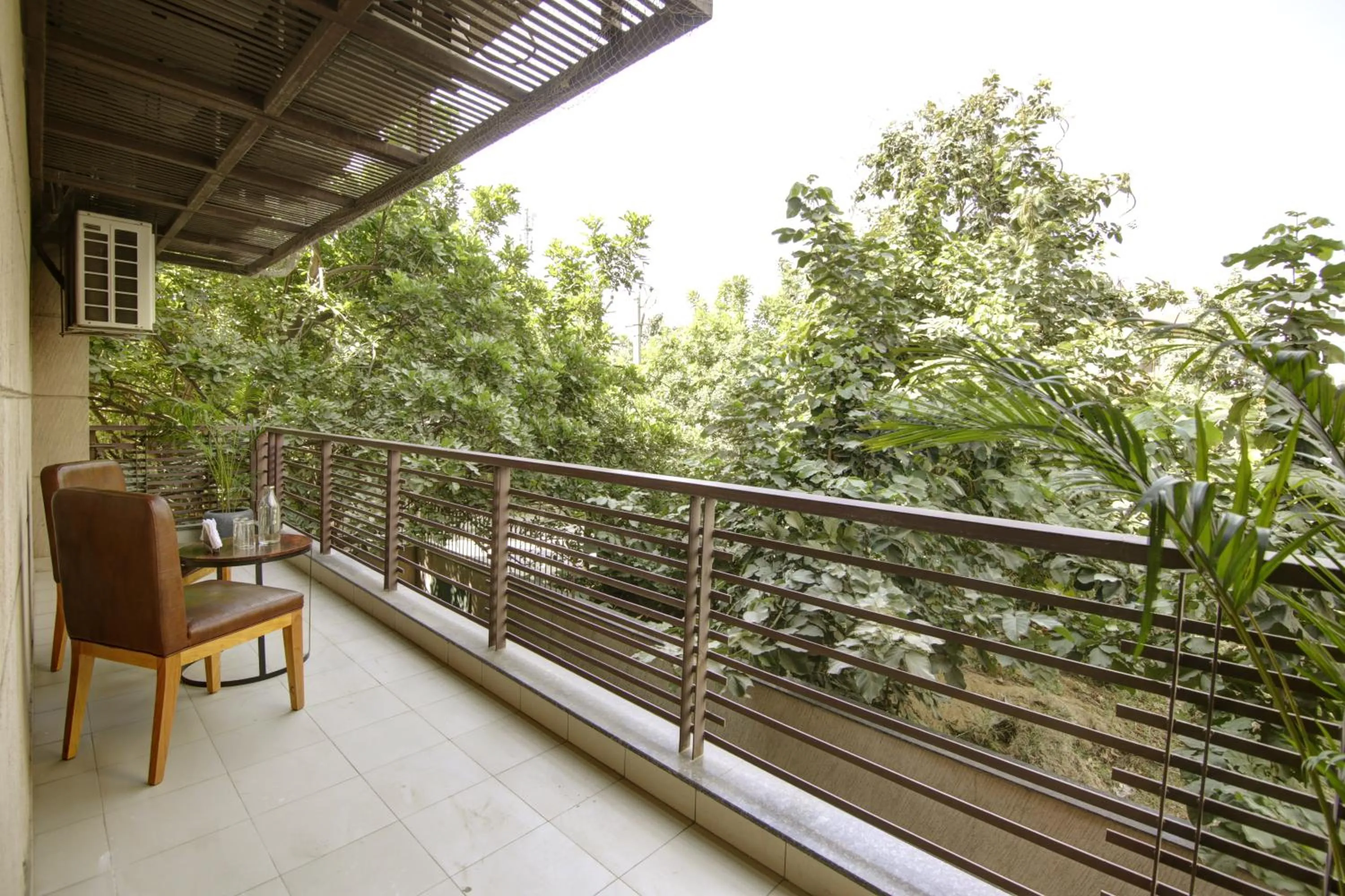 Spring in Saltstayz Select - Galleria Market & Golf Course Road