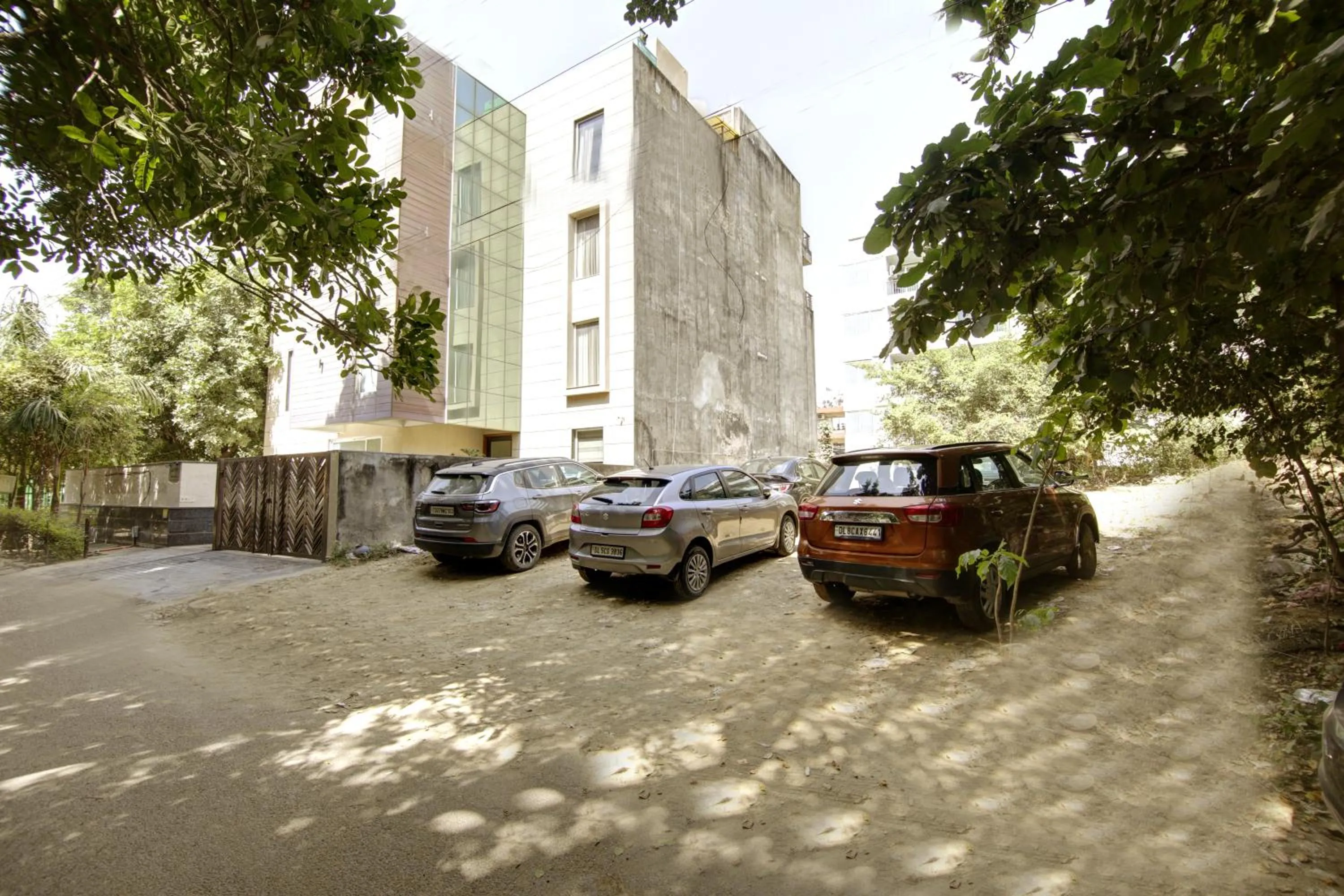 Day in Saltstayz Select - Galleria Market & Golf Course Road