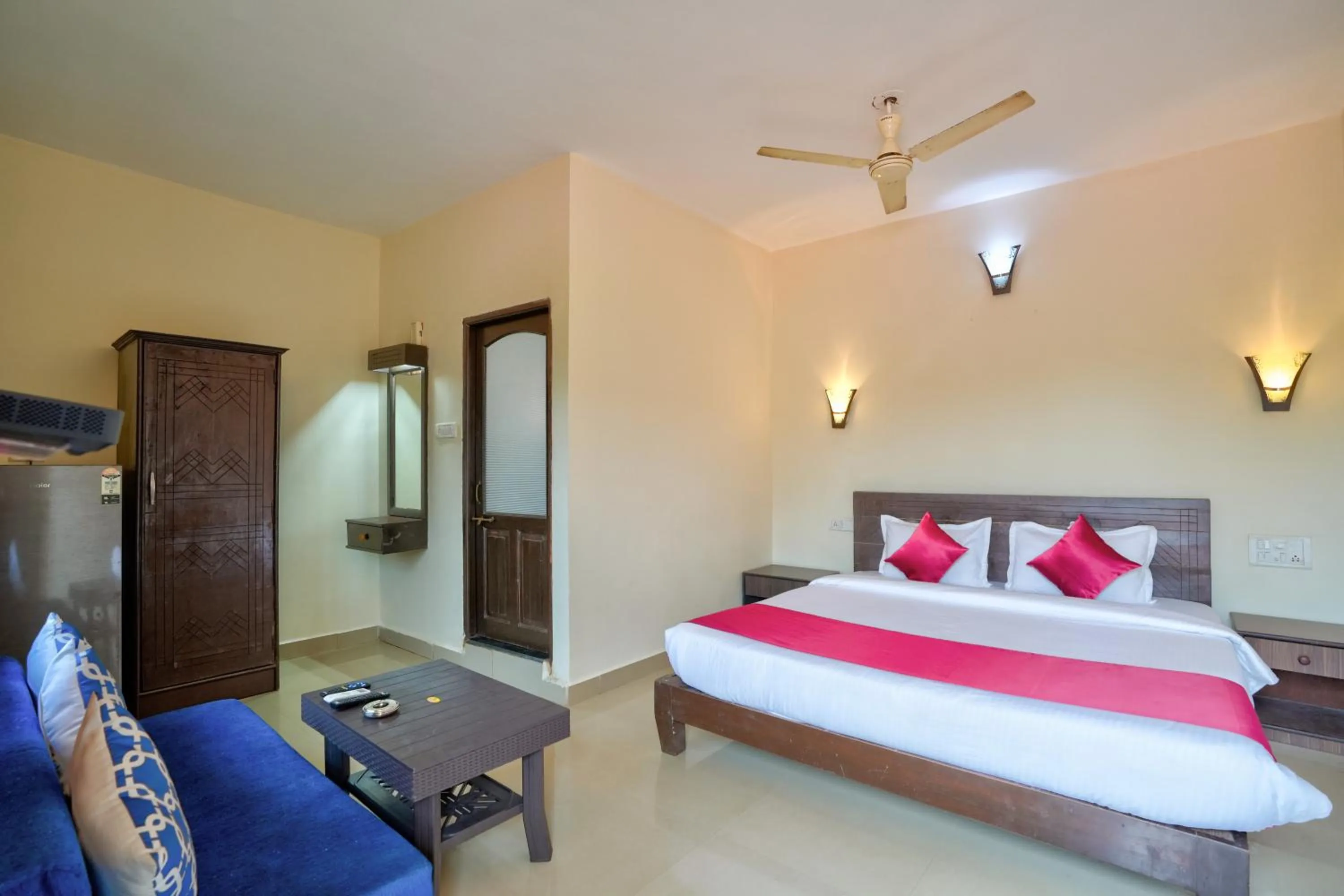 Bedroom, Bed in Hotel Salty Waves Baga