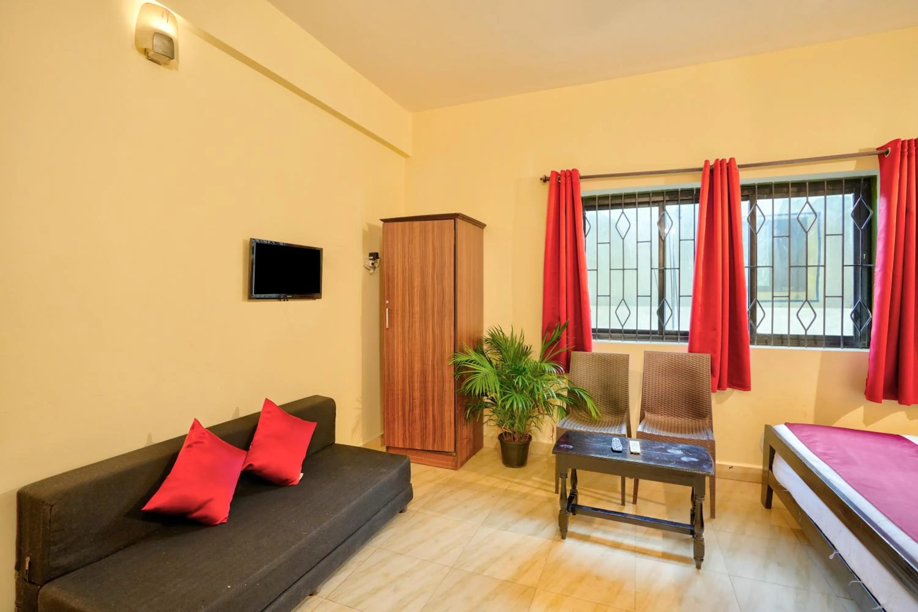 View (from property/room), Bed in Hotel Salty Waves Baga