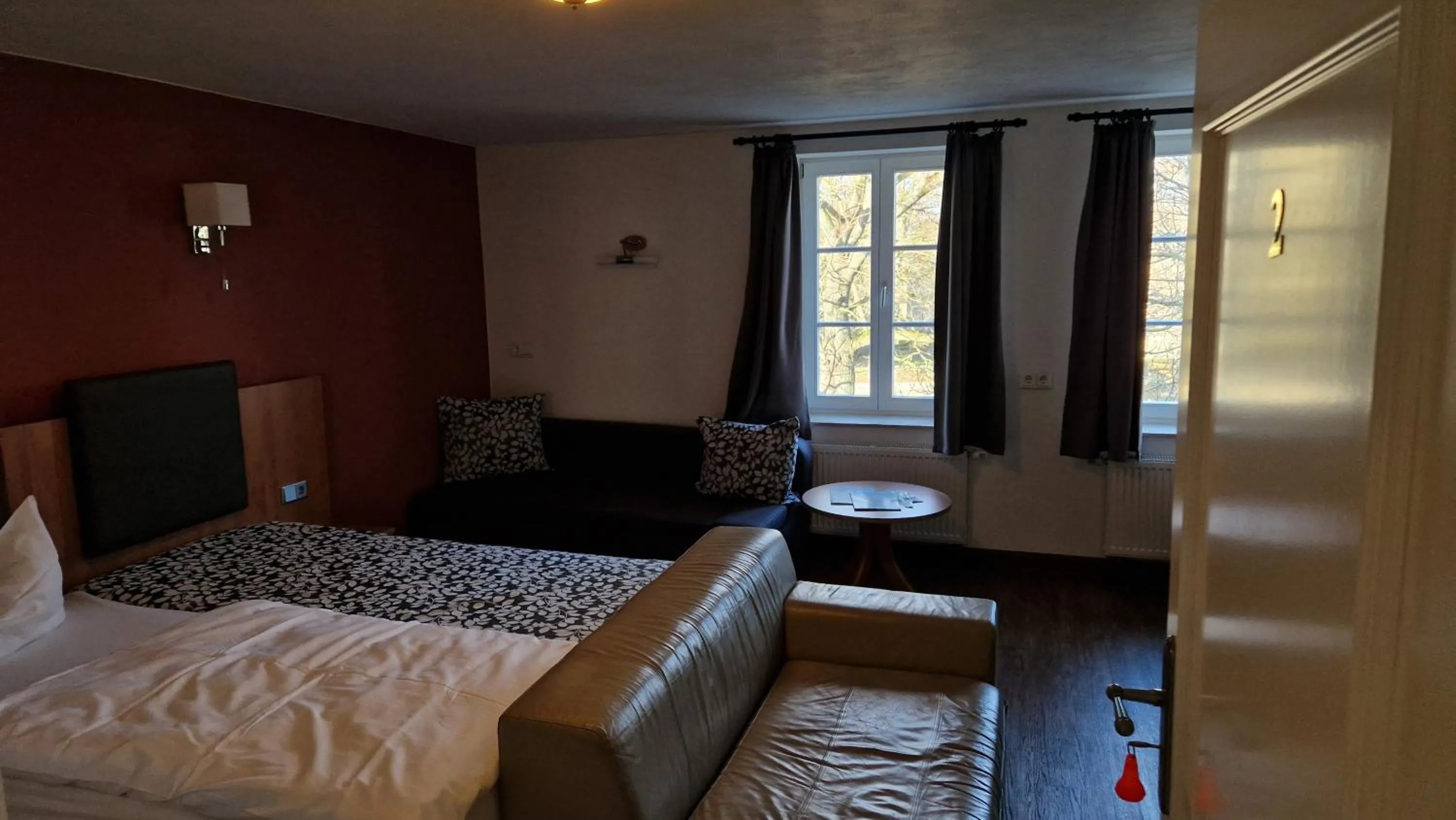 Bed in Hotel Garni Demmel & Cie