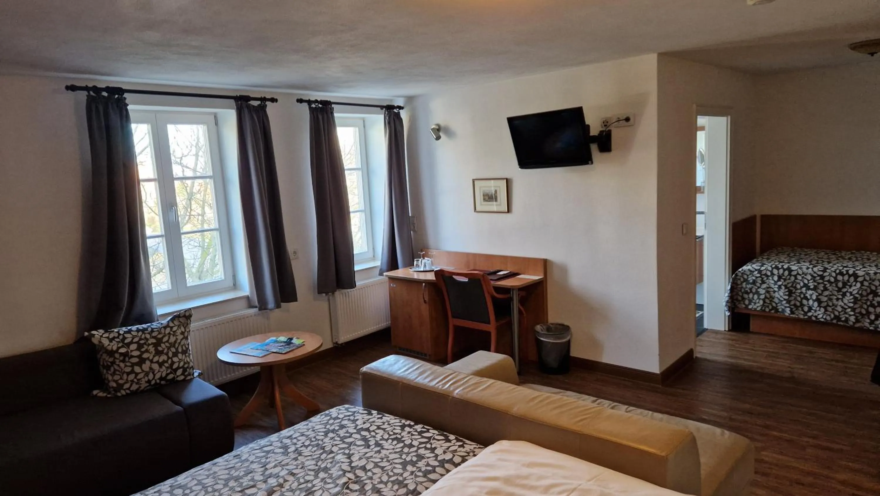 Bed in Hotel Garni Demmel & Cie