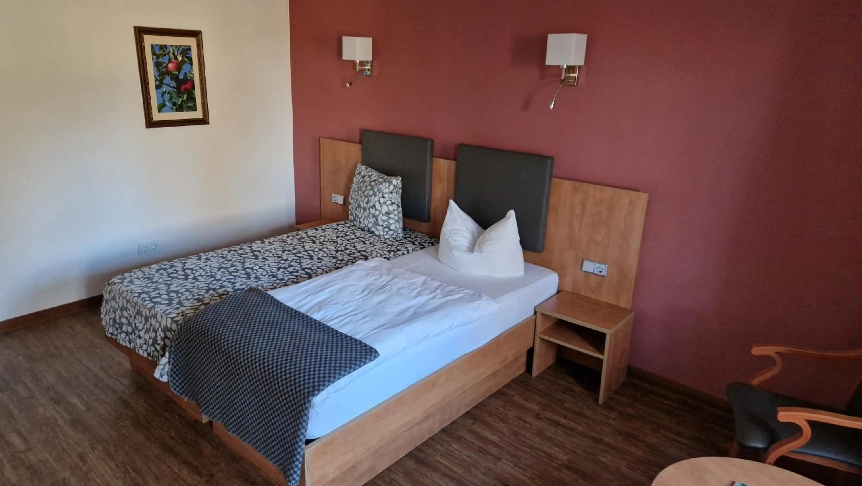 Bed in Hotel Garni Demmel & Cie