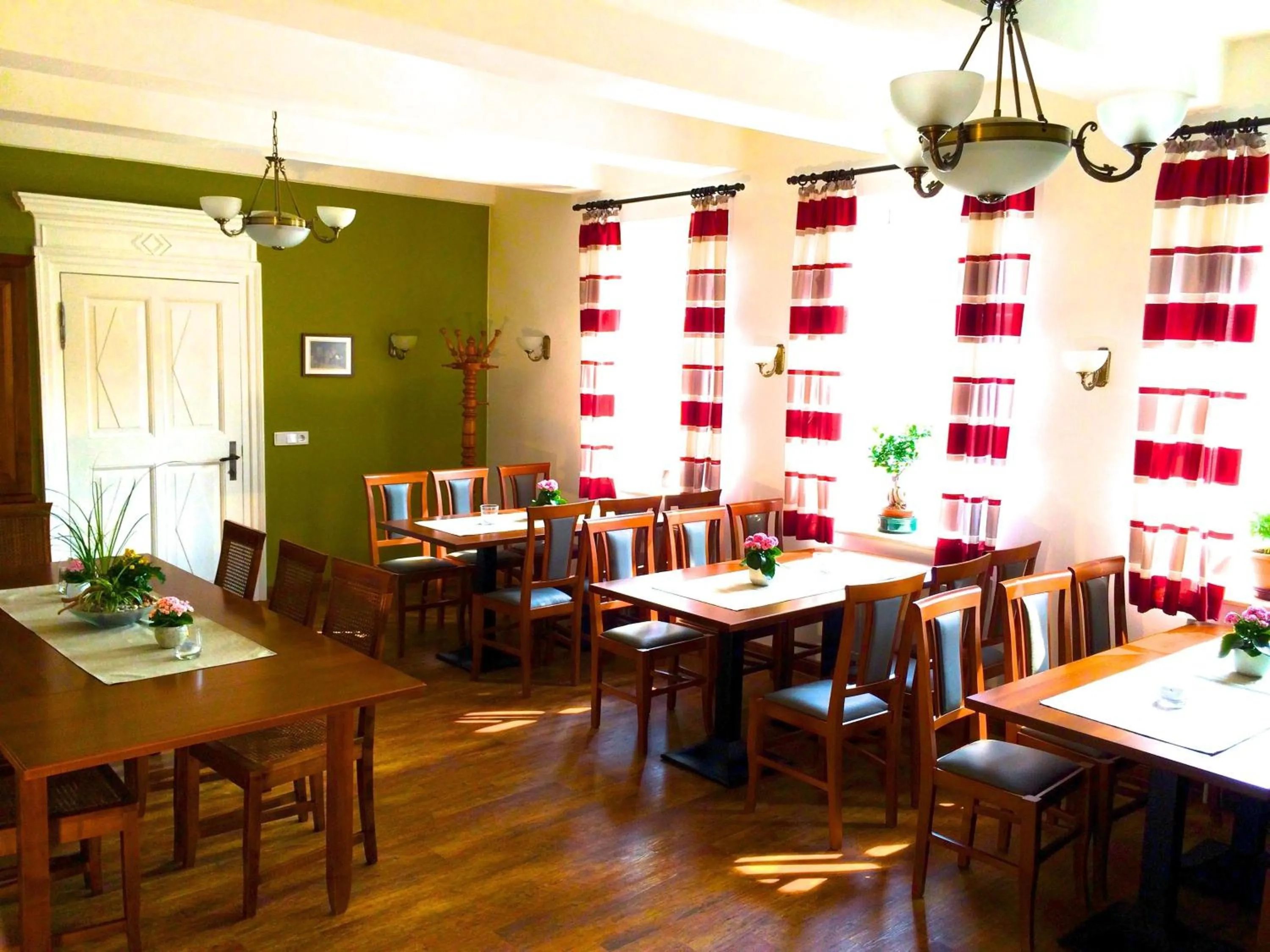 Food and drinks in Hotel Garni Demmel & Cie