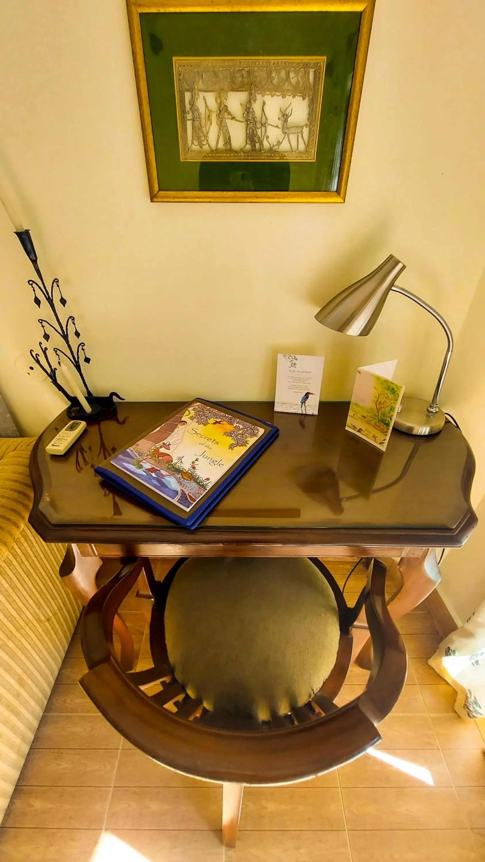 Living room in Bandhavgarh Jungle Lodge