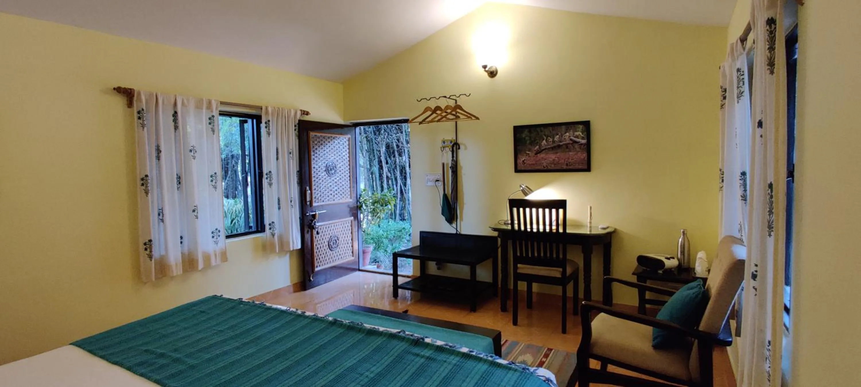 Photo of the whole room, Bed in Bandhavgarh Jungle Lodge