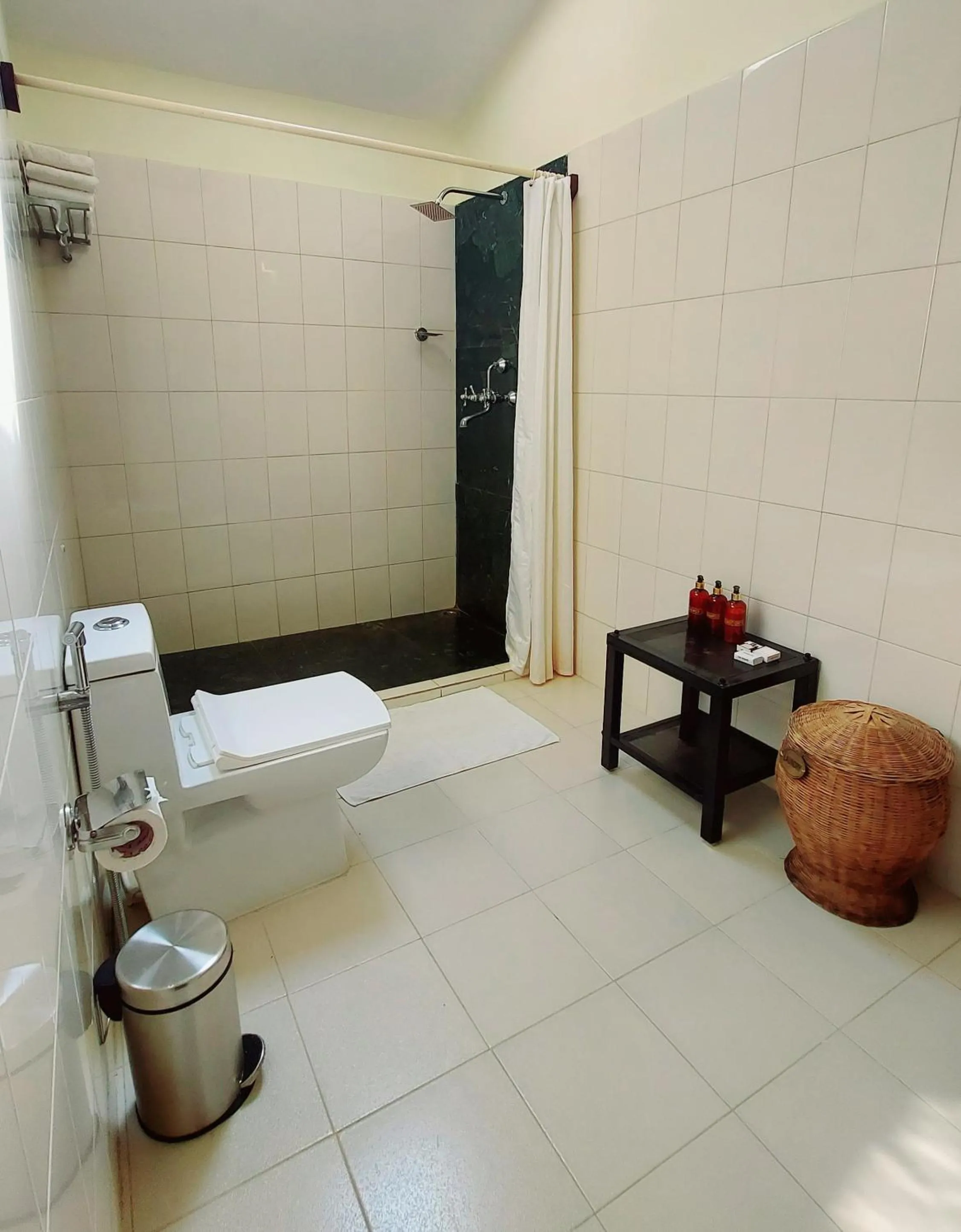 Public Bath in Bandhavgarh Jungle Lodge
