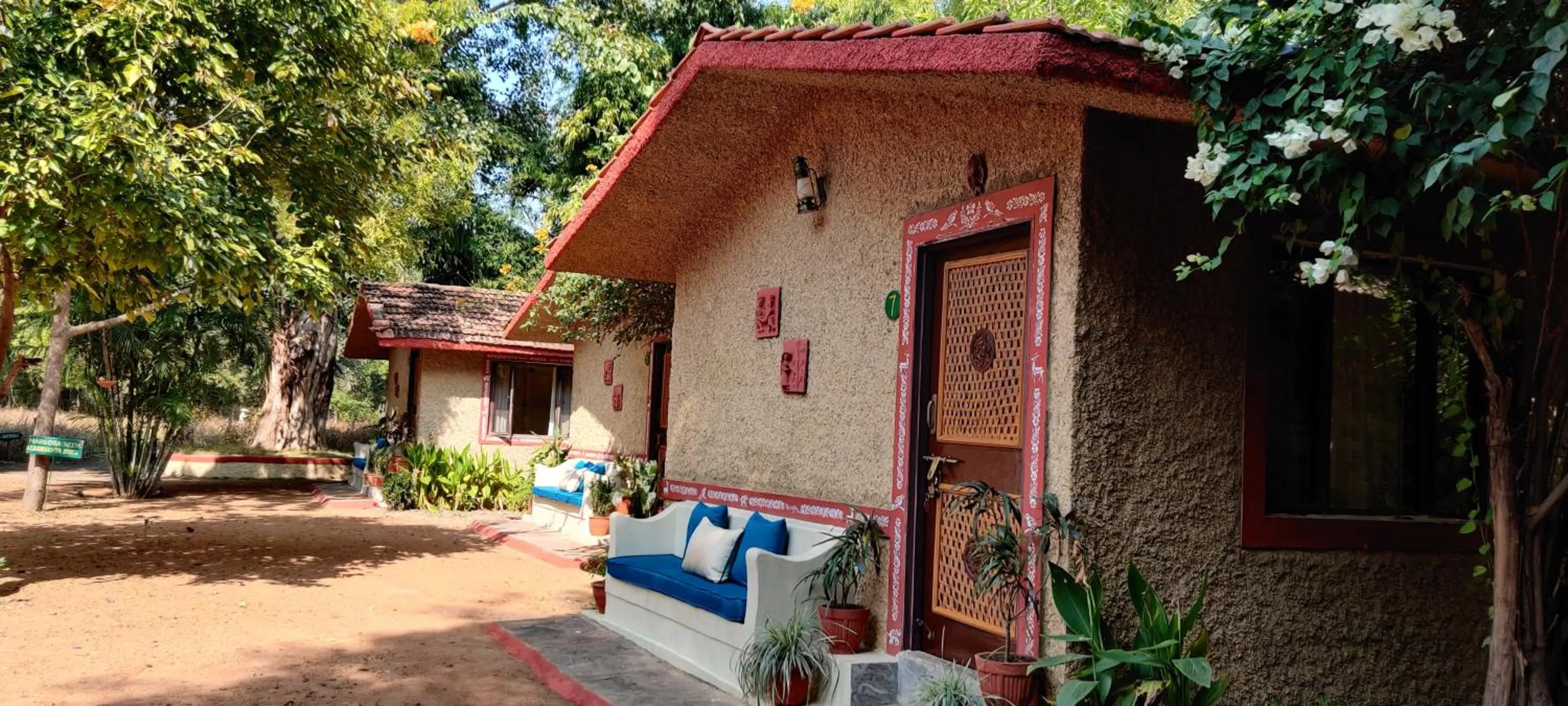 Facade/entrance in Bandhavgarh Jungle Lodge