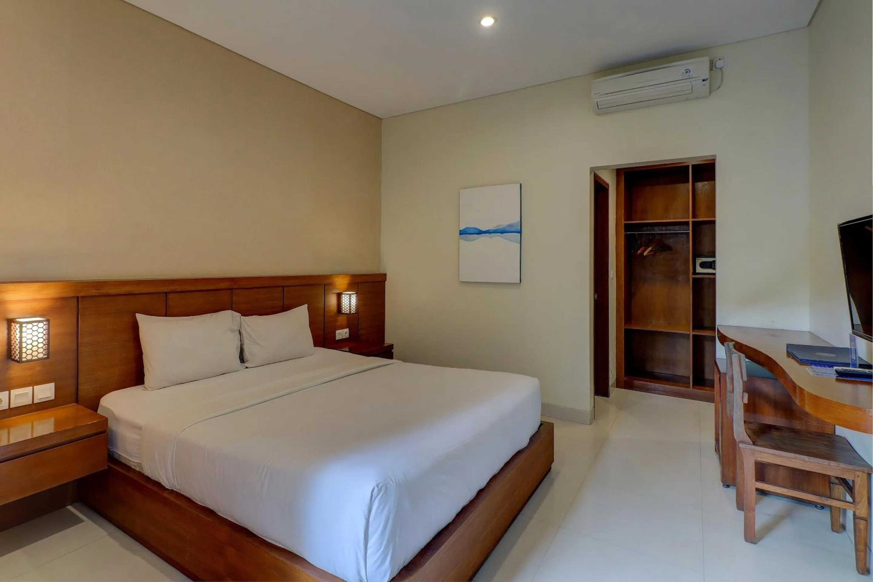 Bedroom in OYO Life 92852 Singgah Hotel Legian