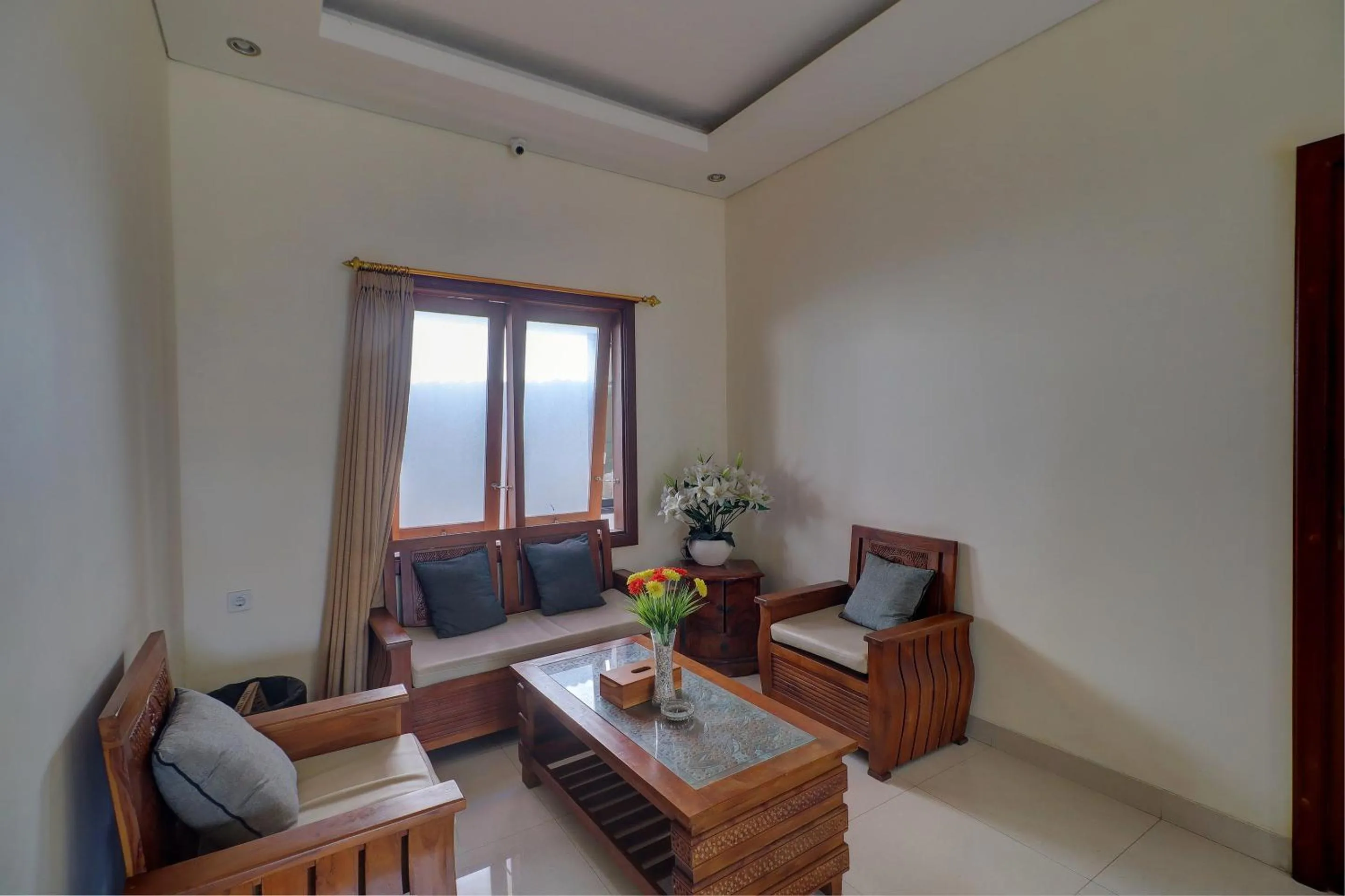 Lobby or reception in OYO Life 92852 Singgah Hotel Legian