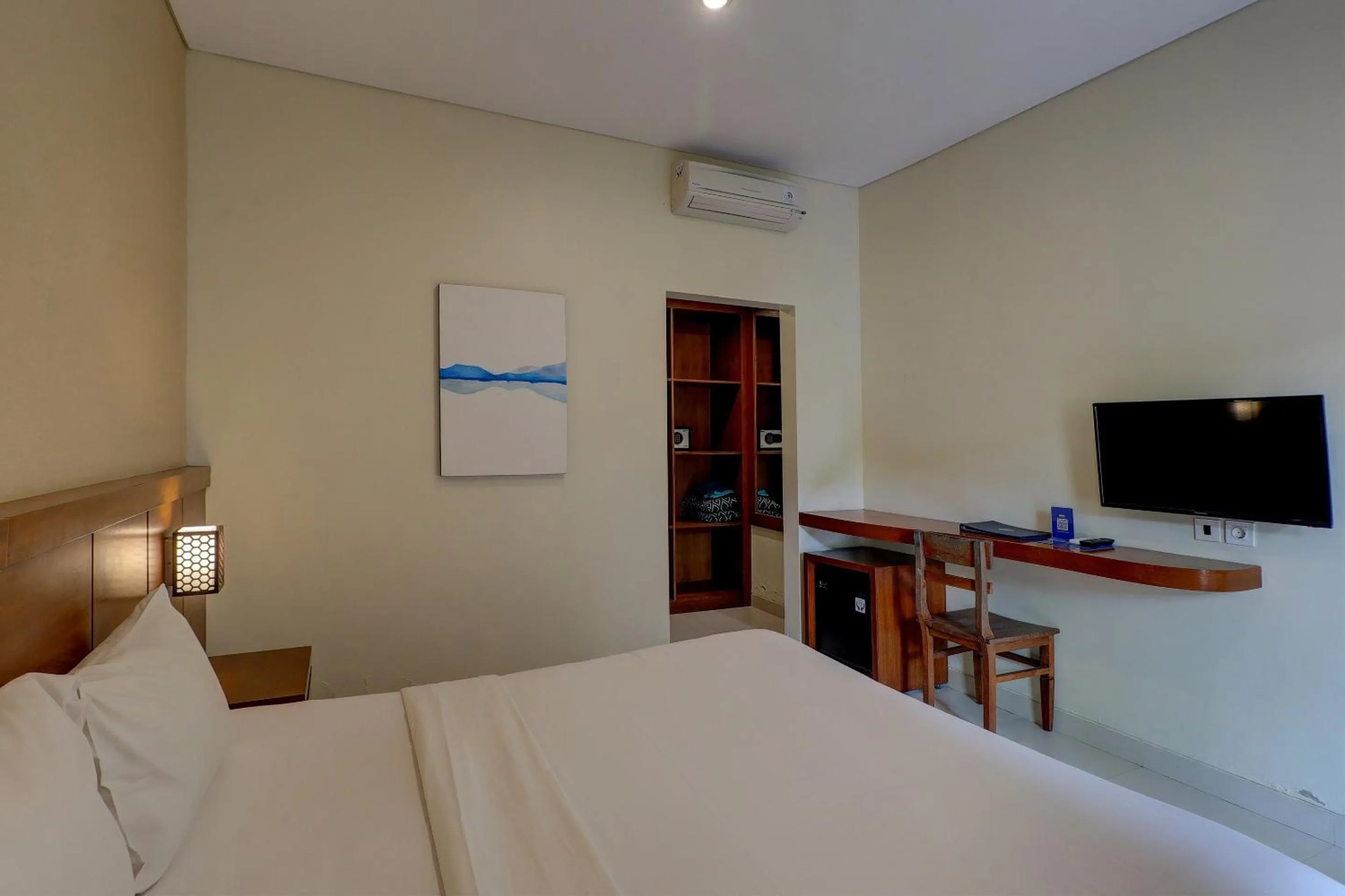Bedroom in OYO Life 92852 Singgah Hotel Legian