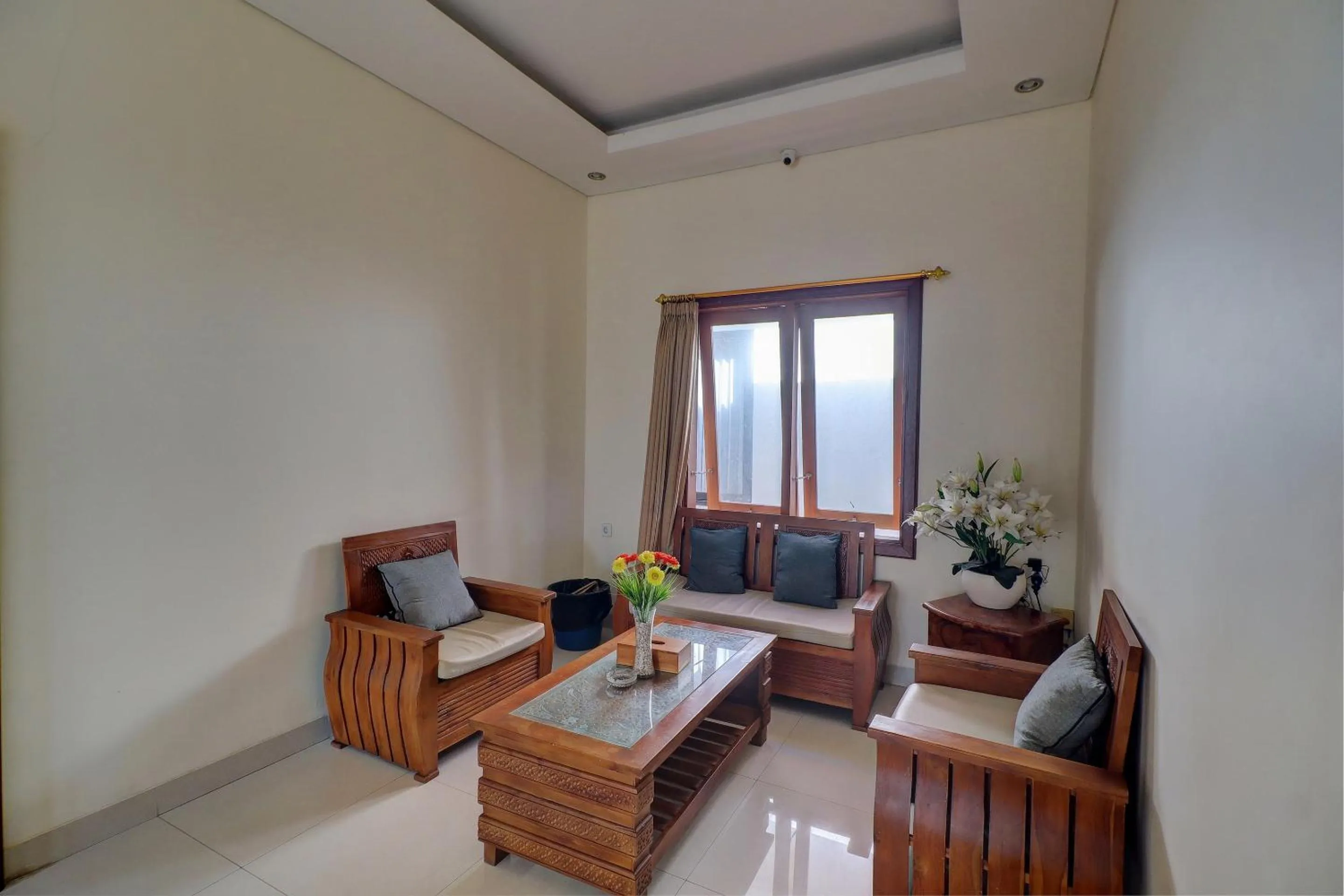 Lobby or reception in OYO Life 92852 Singgah Hotel Legian