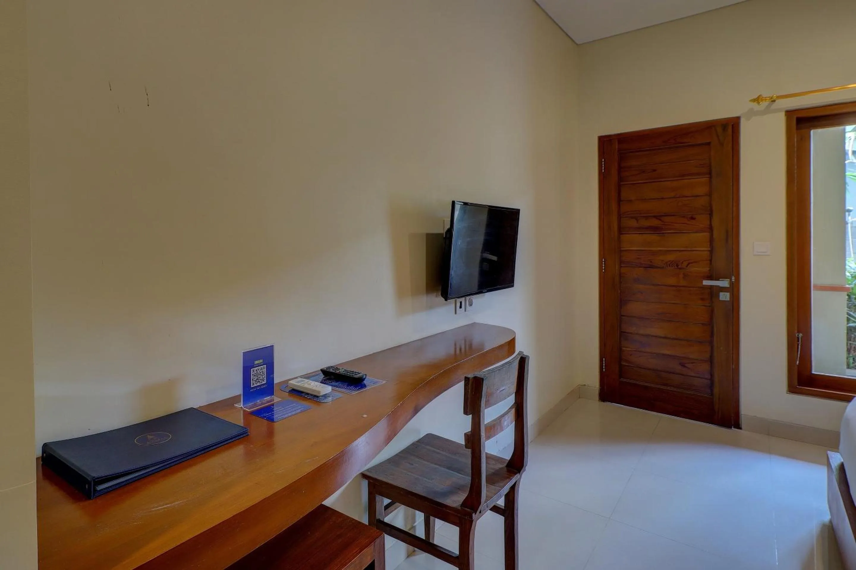 Bedroom in OYO Life 92852 Singgah Hotel Legian