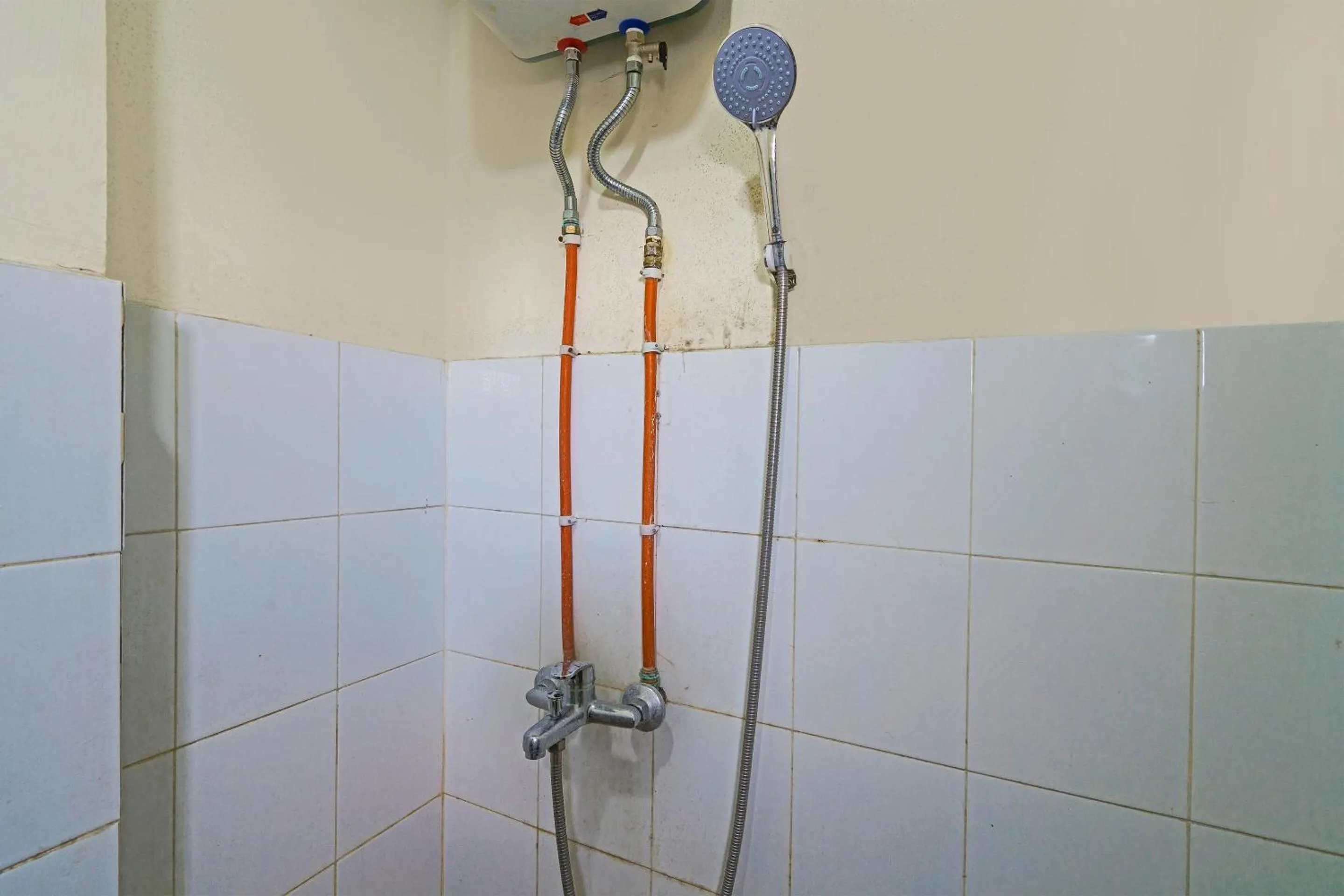 Bathroom in OYO Life 92718 Apartement Gateway Cicadas