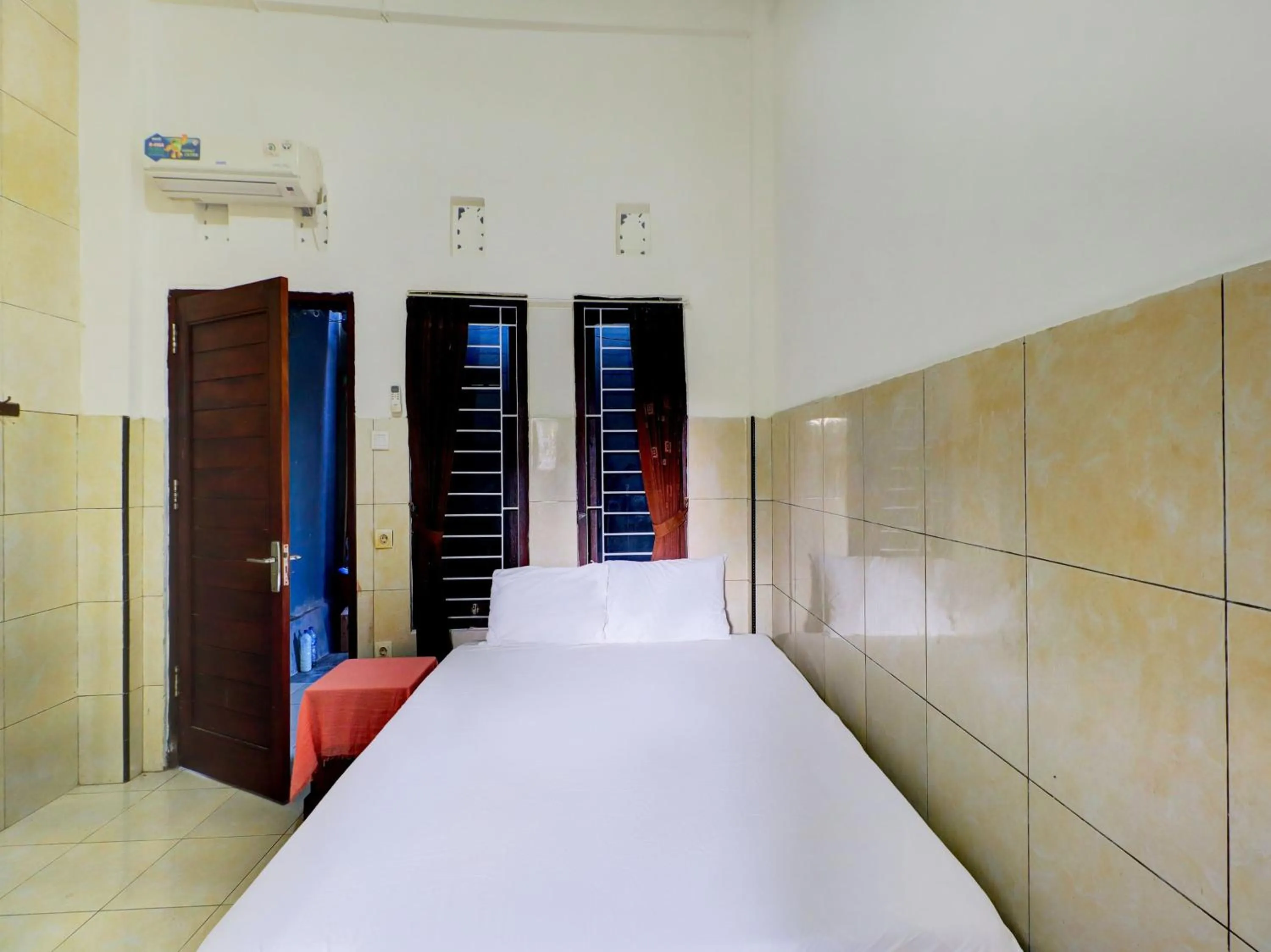 Bedroom, Bed in OYO Life 92841 Kos 88