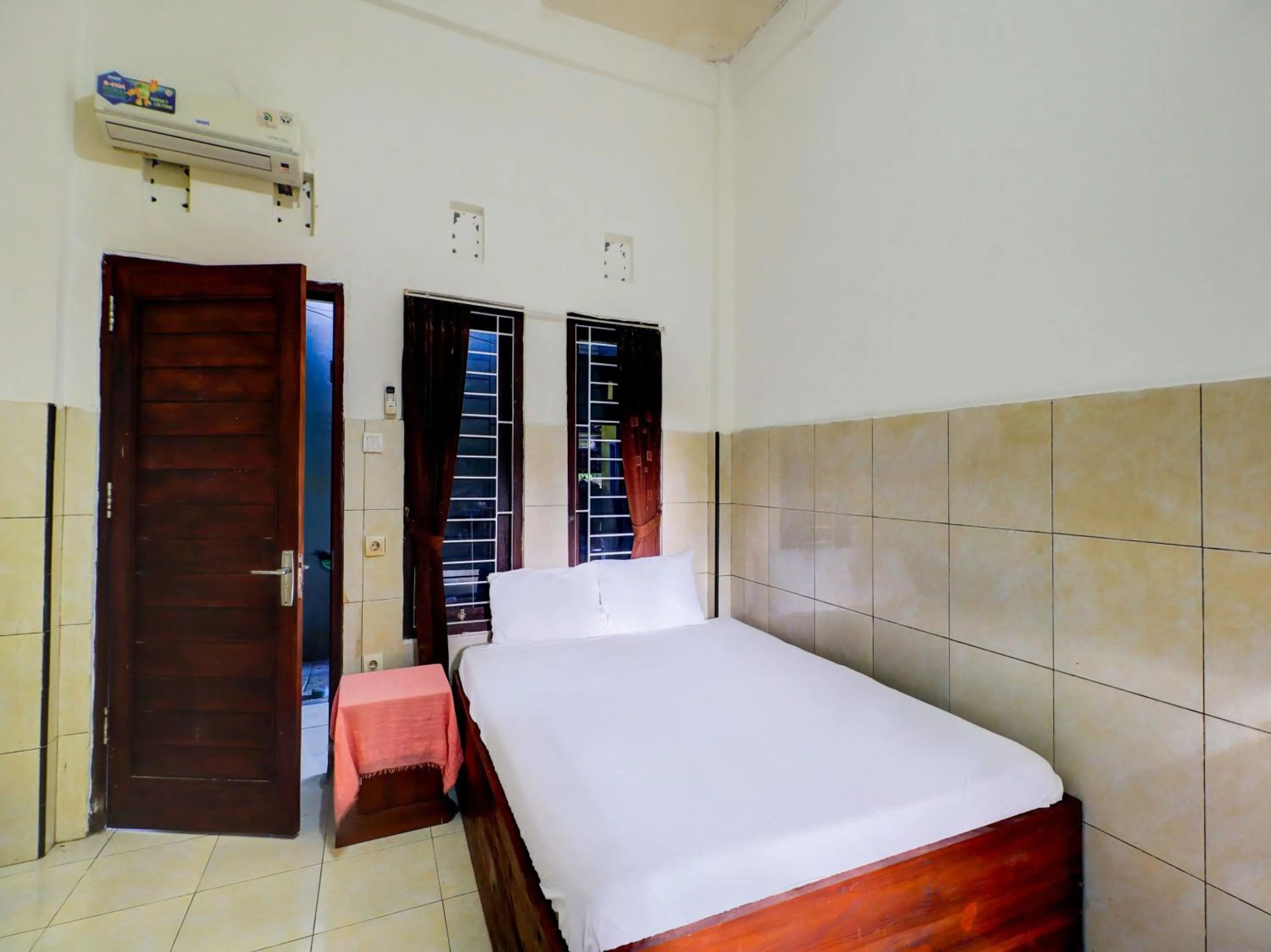 Bedroom, Bed in OYO Life 92841 Kos 88