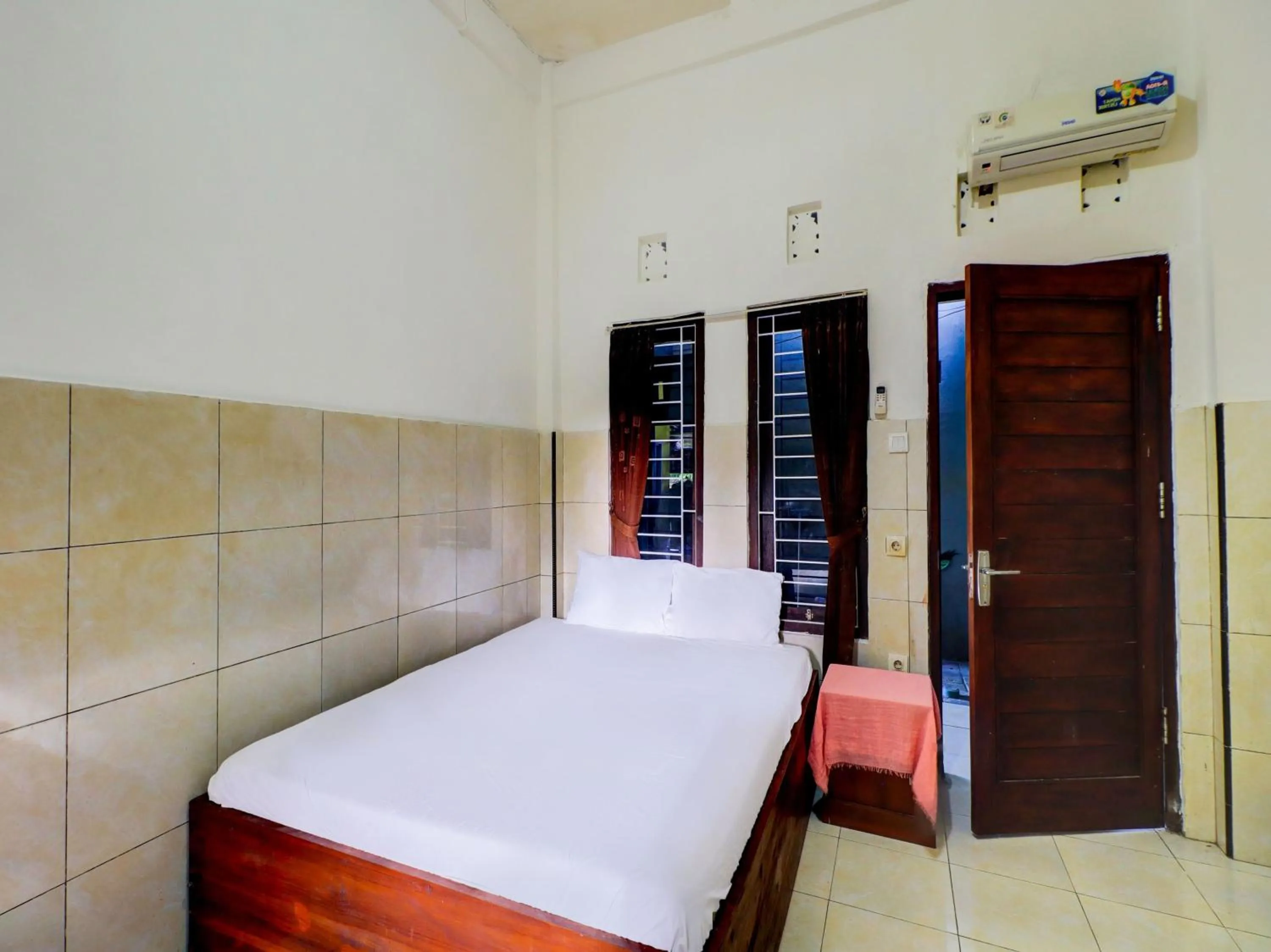 Bedroom, Bed in OYO Life 92841 Kos 88