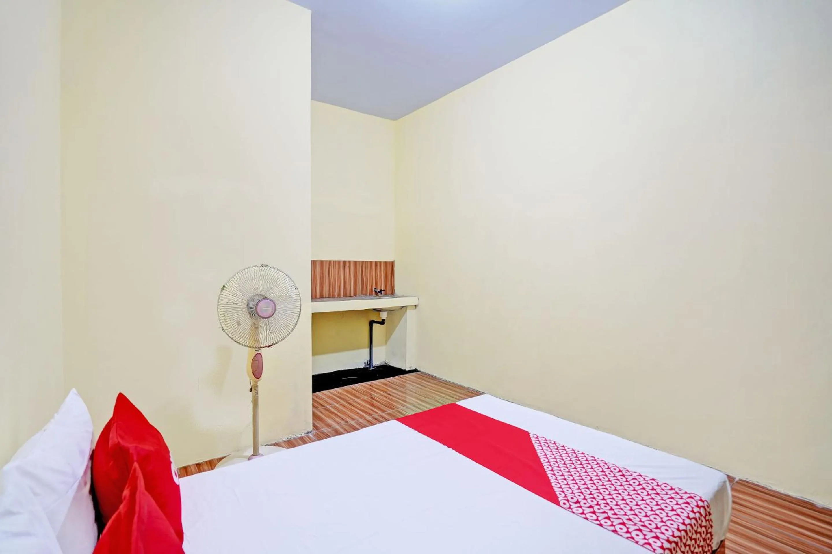 Bedroom, Bed in OYO Life 92920 Rumah Kost Azca