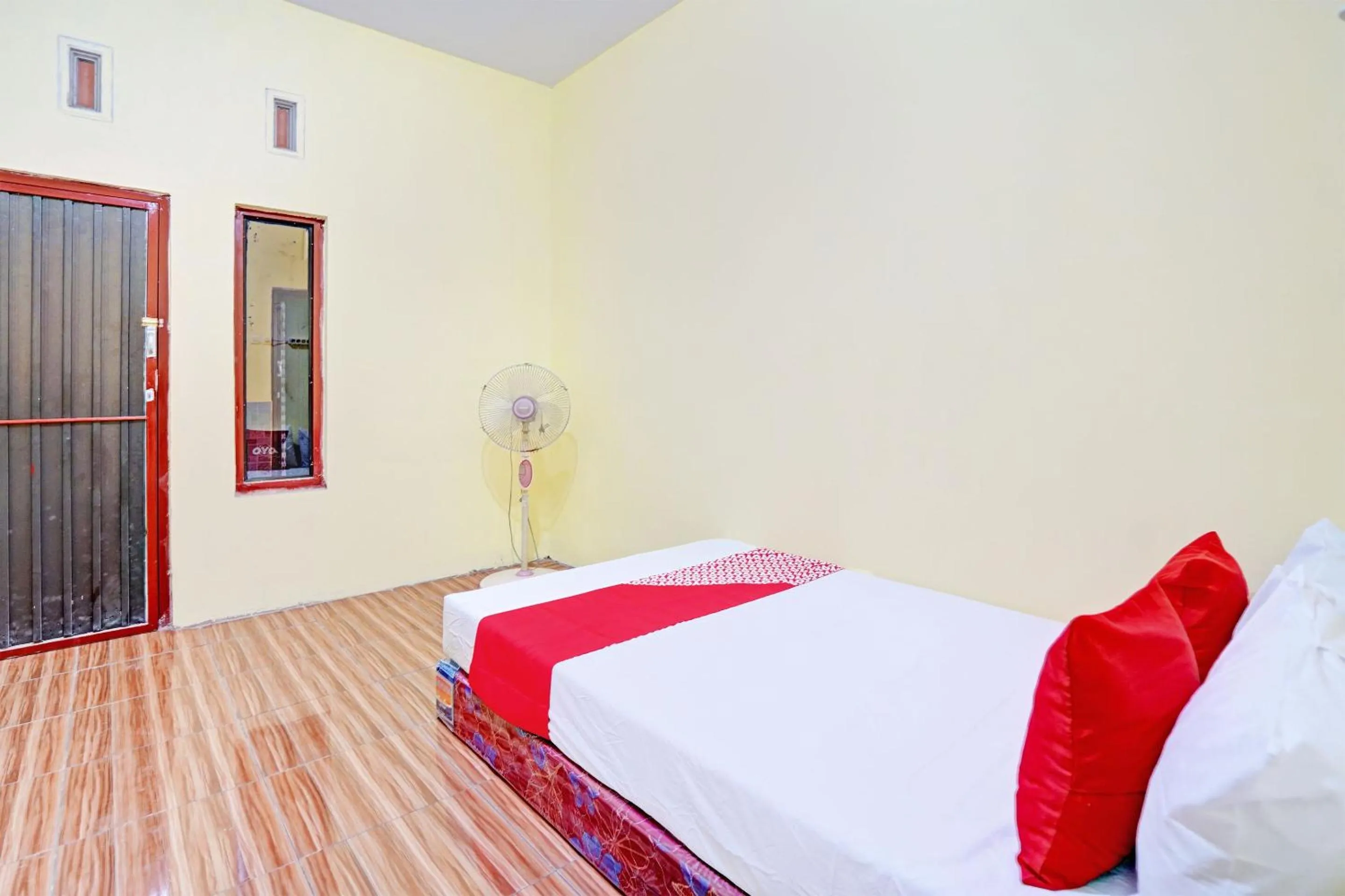 Bedroom, Bed in OYO Life 92920 Rumah Kost Azca