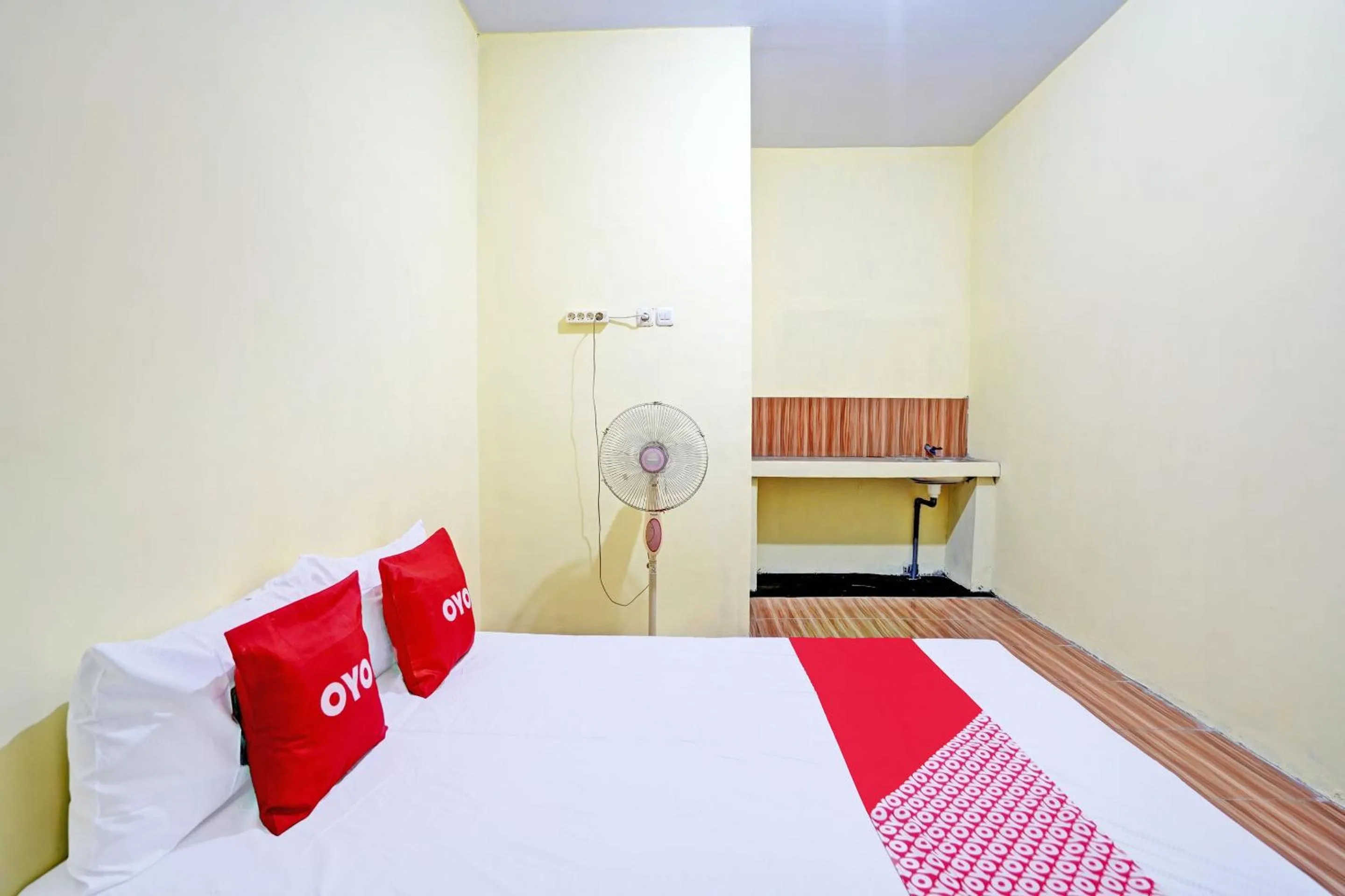 Bedroom, Bed in OYO Life 92920 Rumah Kost Azca