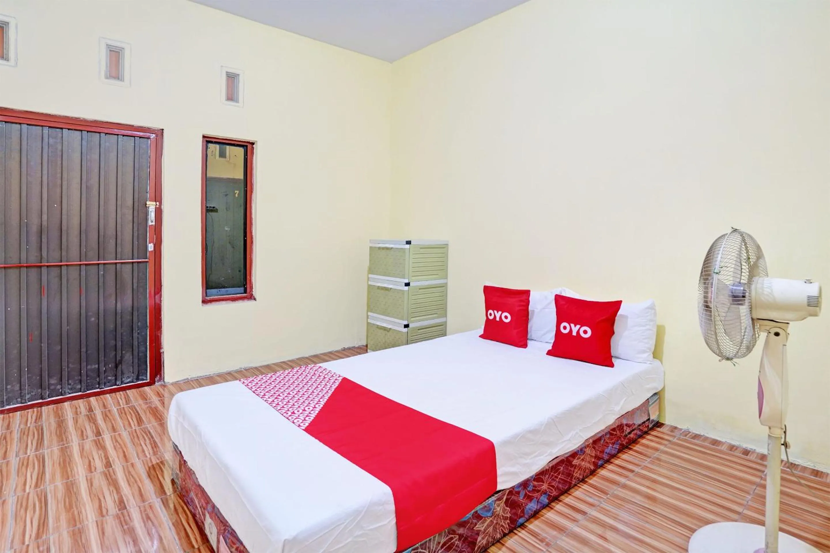 Bedroom, Bed in OYO Life 92920 Rumah Kost Azca