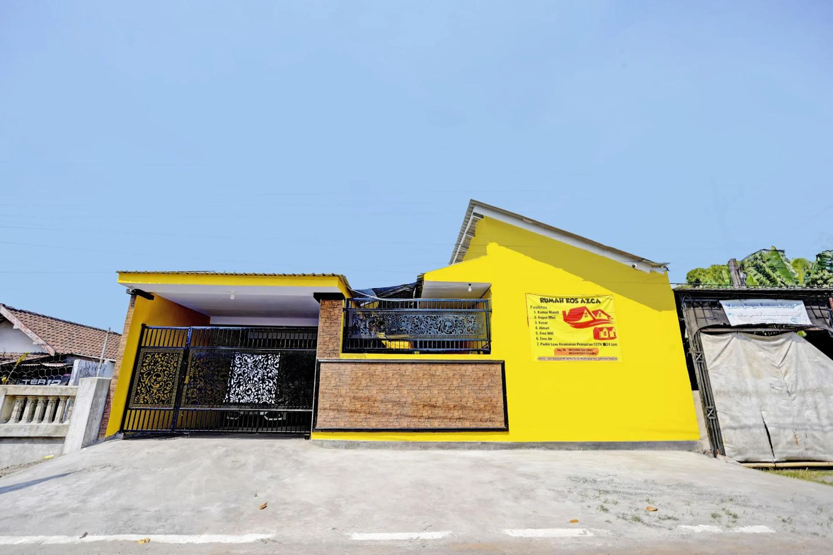 Facade/entrance in OYO Life 92920 Rumah Kost Azca