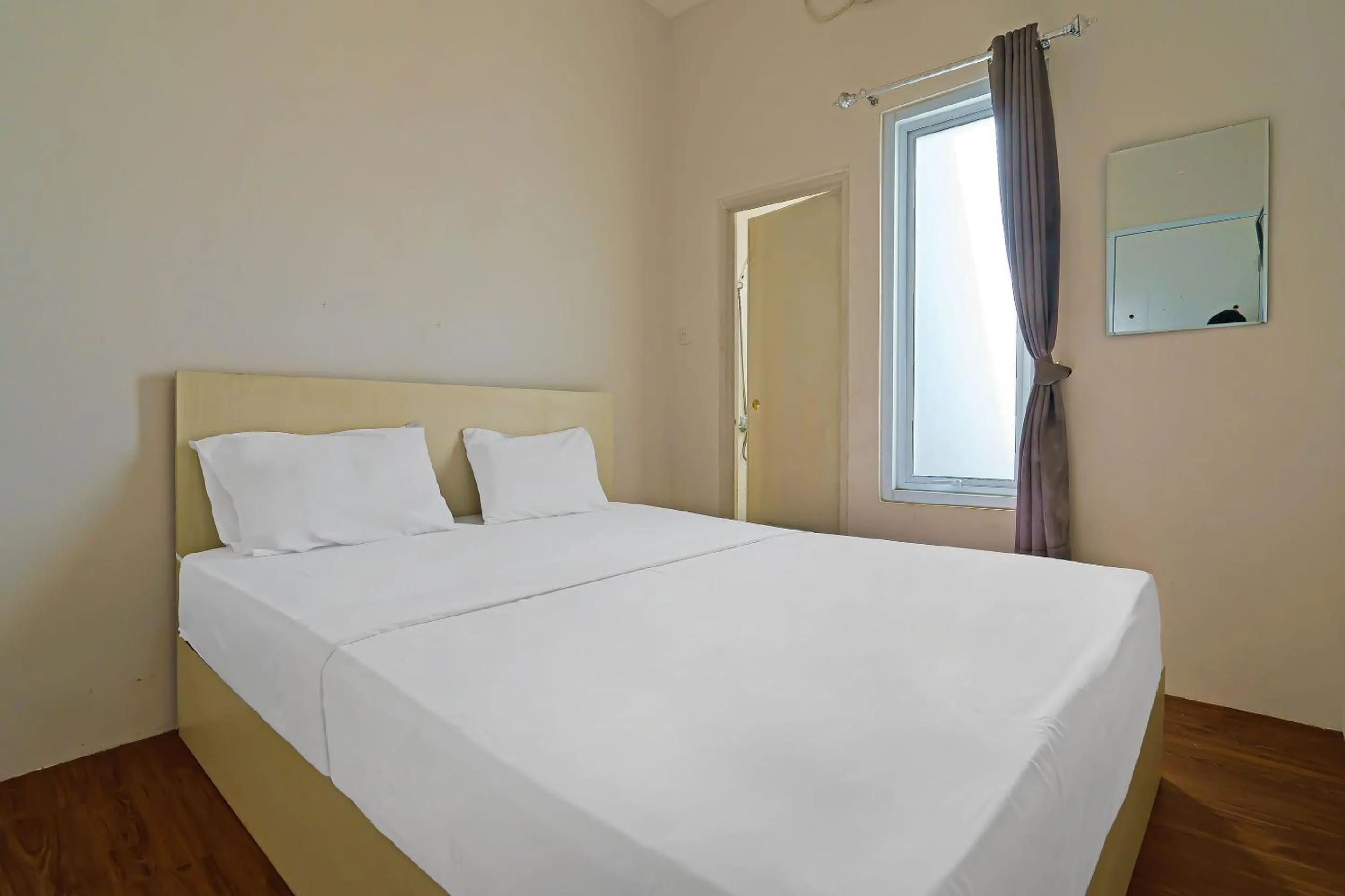 Bedroom, Bed in OYO Life 92720 Mekarwangi Guest House